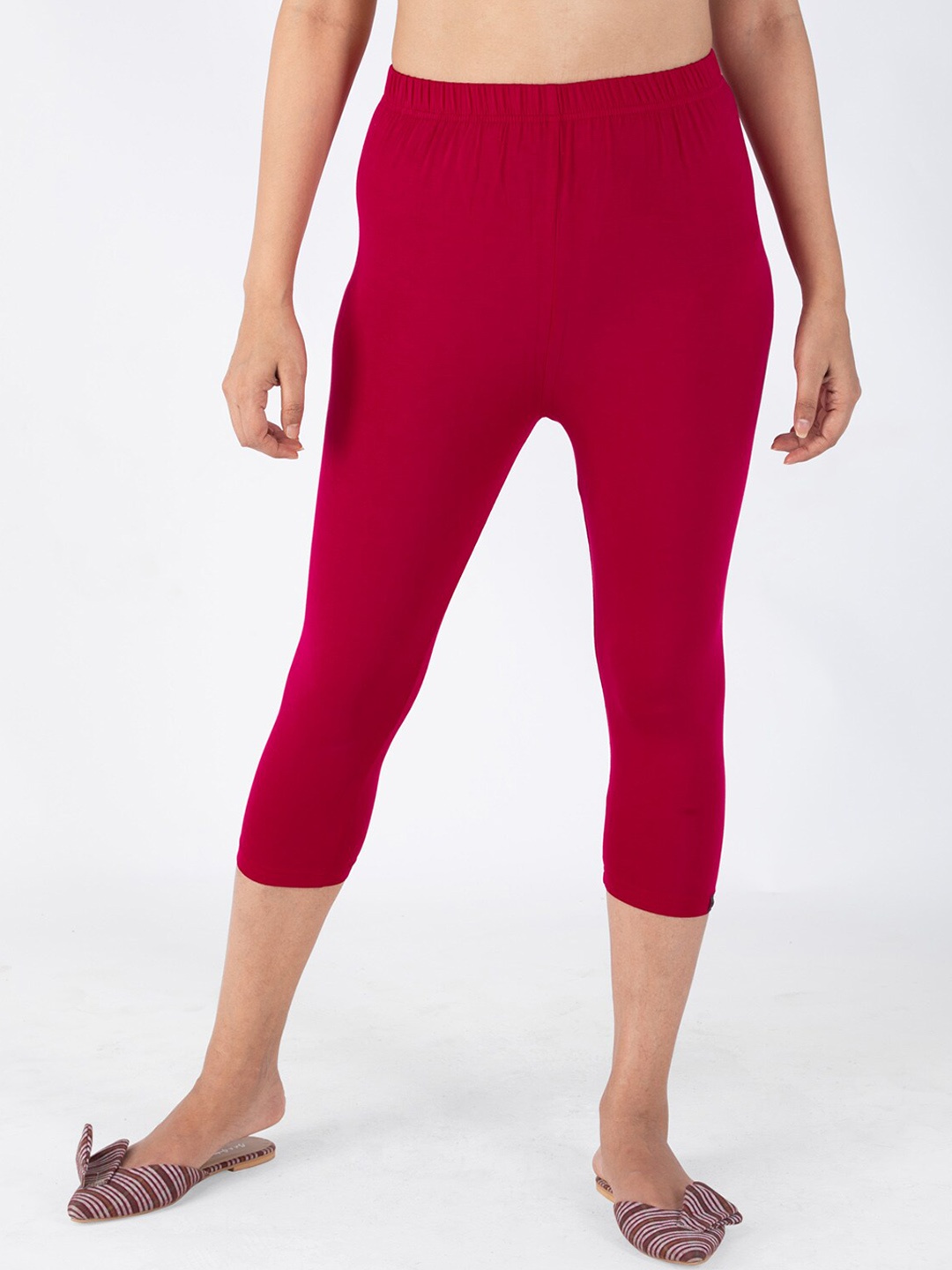 

indian flower Three-Fourth Length Capri Leggings, Red