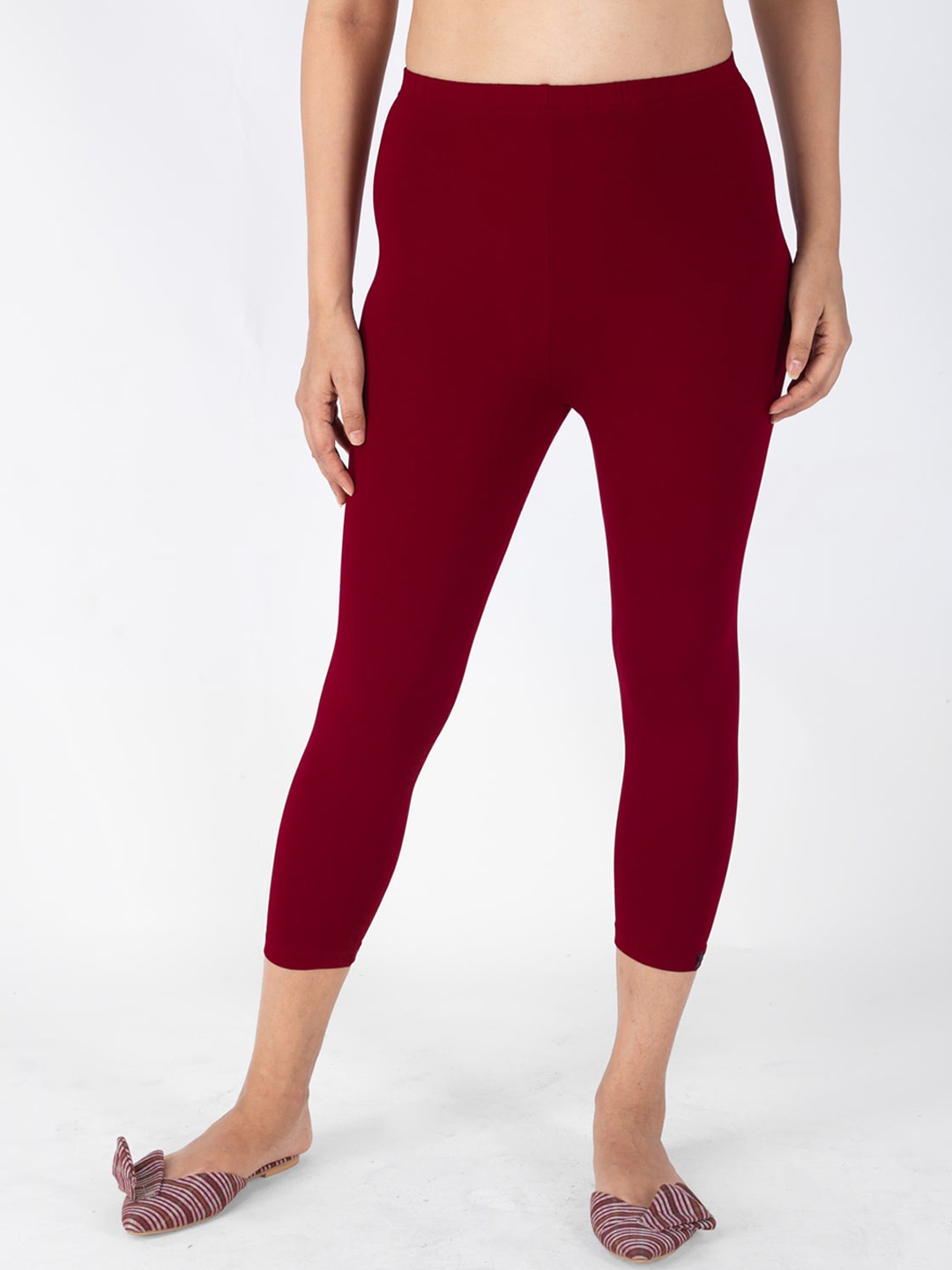 

indian flower Three-Fourth Length Capri Leggings, Brown