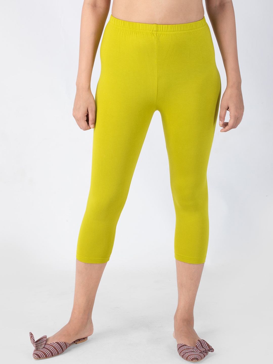 

indian flower Three-Fourth Length Capri Leggings, Lime green