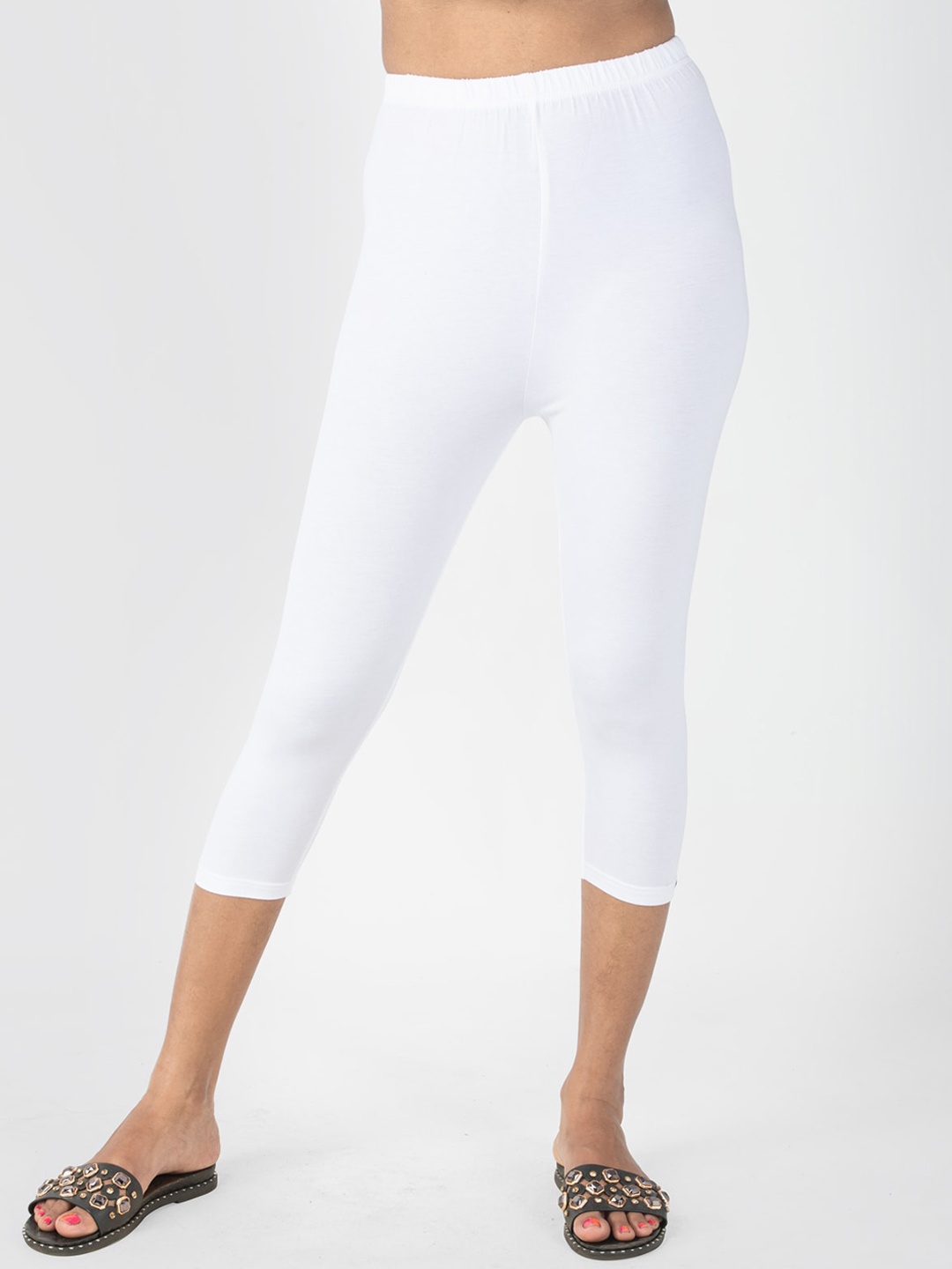 

indian flower Three-Fourth Length Capri Leggings, White