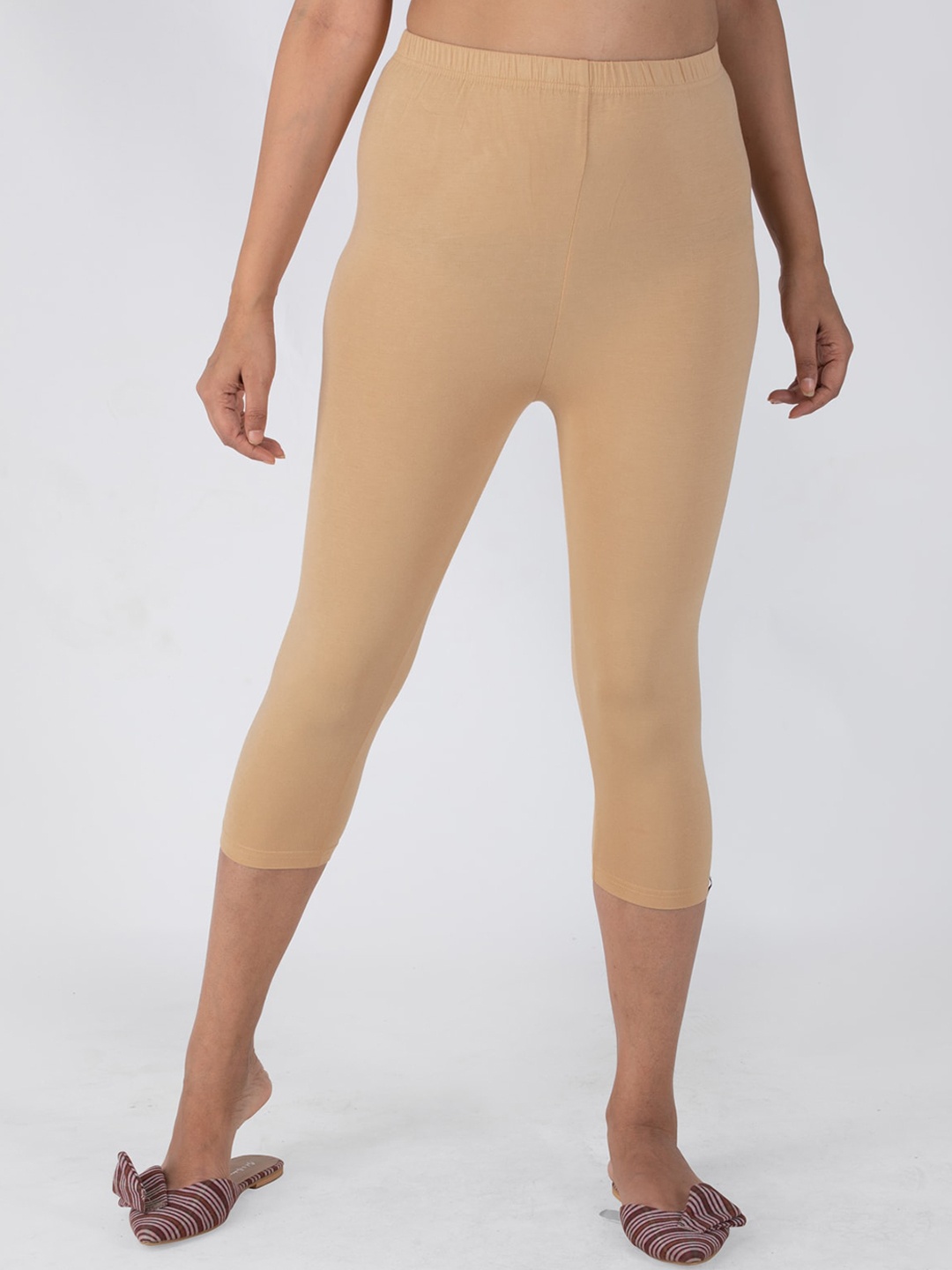 

indian flower Three-Fourth Length Capri Leggings, Beige