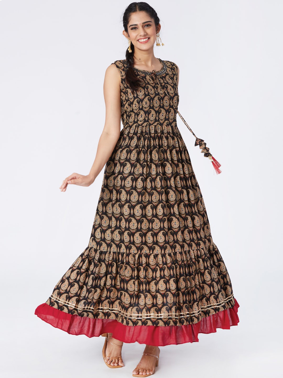 

taruni Women Black & Beige Paisley Embroidered Thread Work Kurta