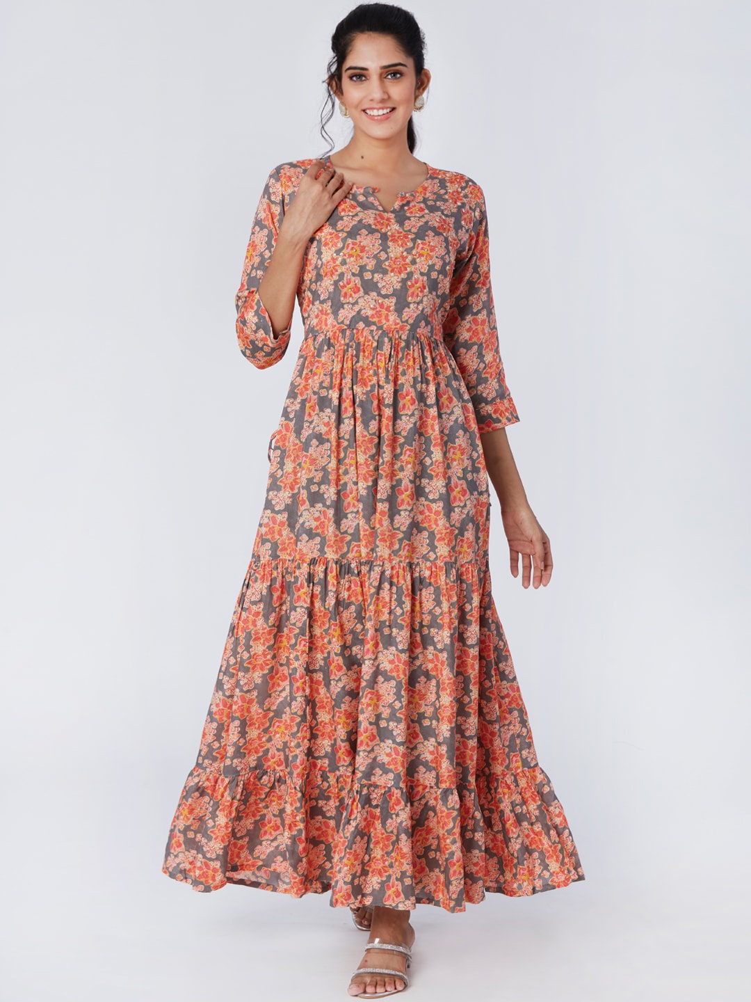 

taruni Women Grey & Coral Floral Printed Keyhole Neck Floral Kurta