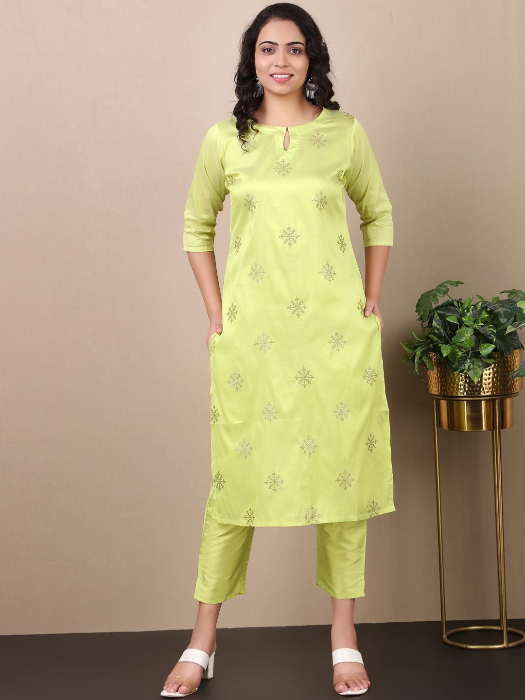 

V TRADITION Ethnic Motifs Embroidered Thread Work Kurta with Trousers, Green