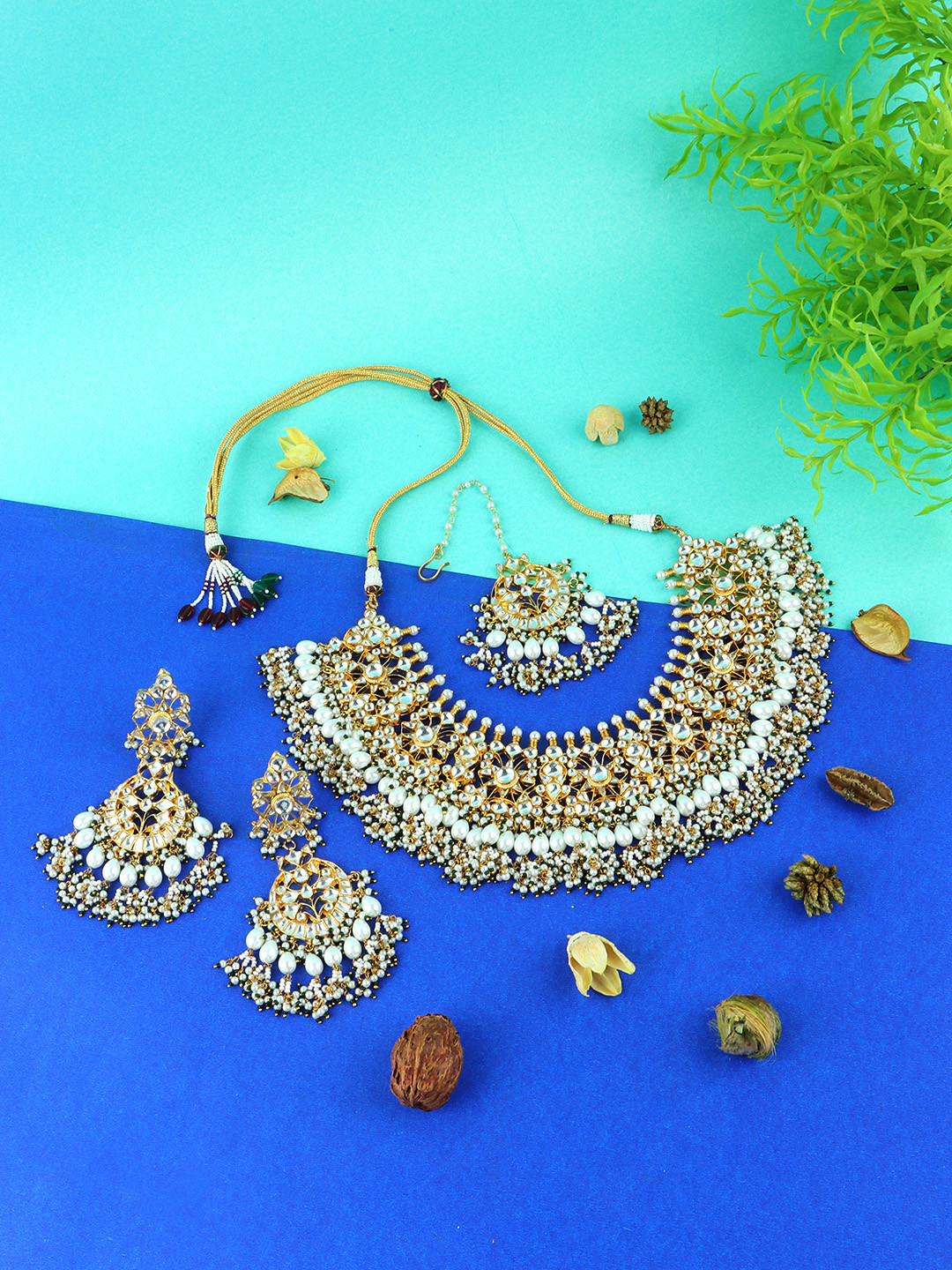 

AURAA TRENDS Gold-Plated Kundan-Studded & Pearl-Beaded Jewellery Set