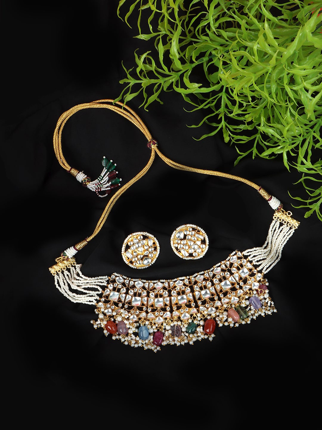 

AURAA TRENDS Gold-Plated Kundan Stone-Studded Pearl Beaded Jewellery Set