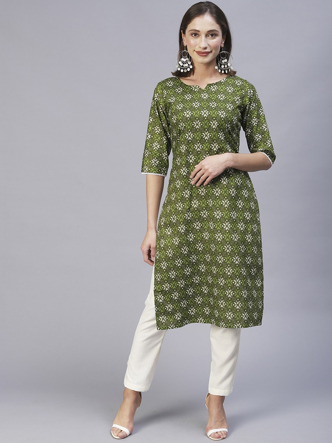 

POONAM DESIGNER Women Floral Printed Pure Cotton Kurta With Trousers, Green