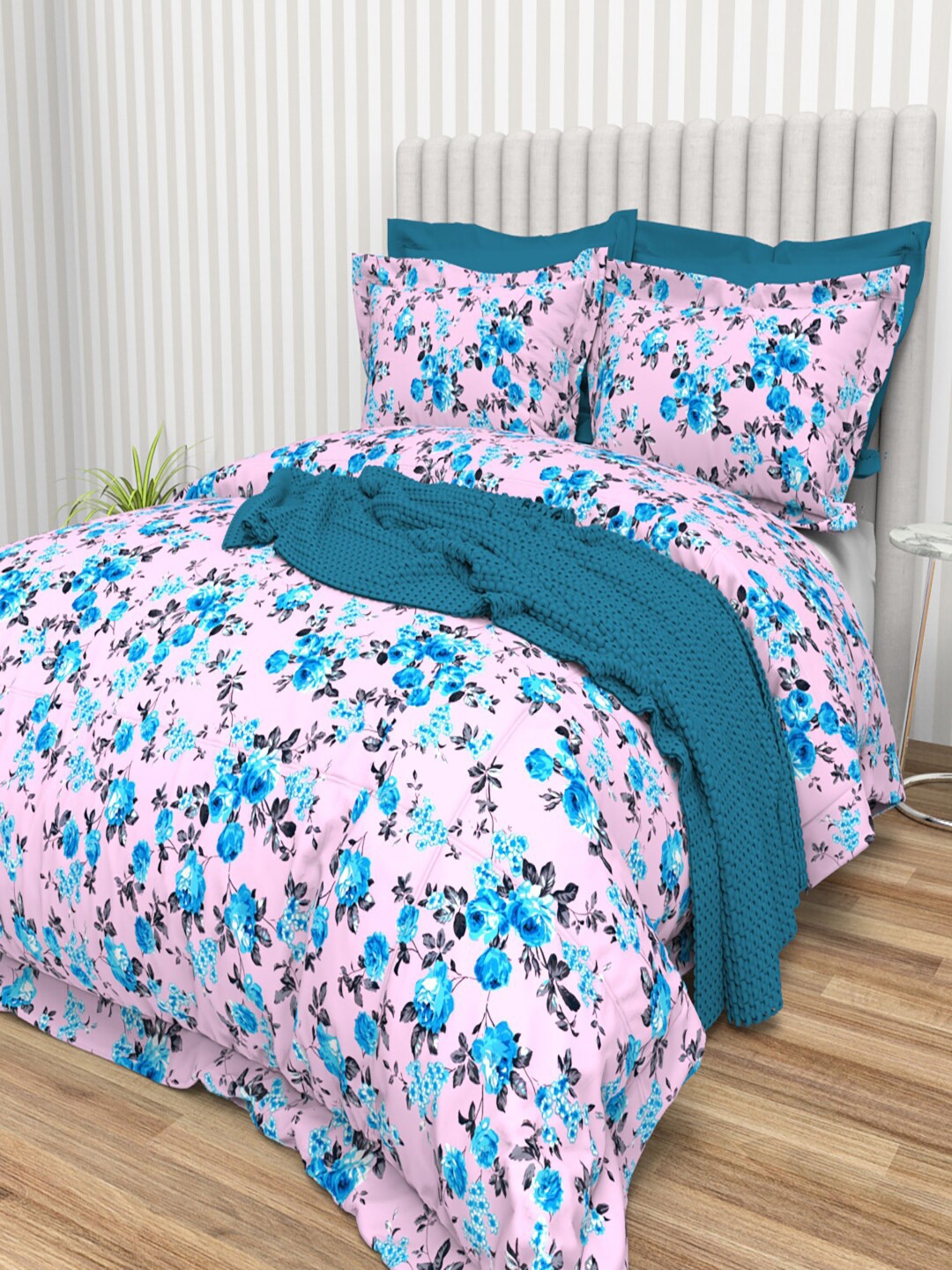 

THE WHITE MOSS Pink & Blue Floral 220 TC Cotton King Bedsheet with 2 Pillow Covers