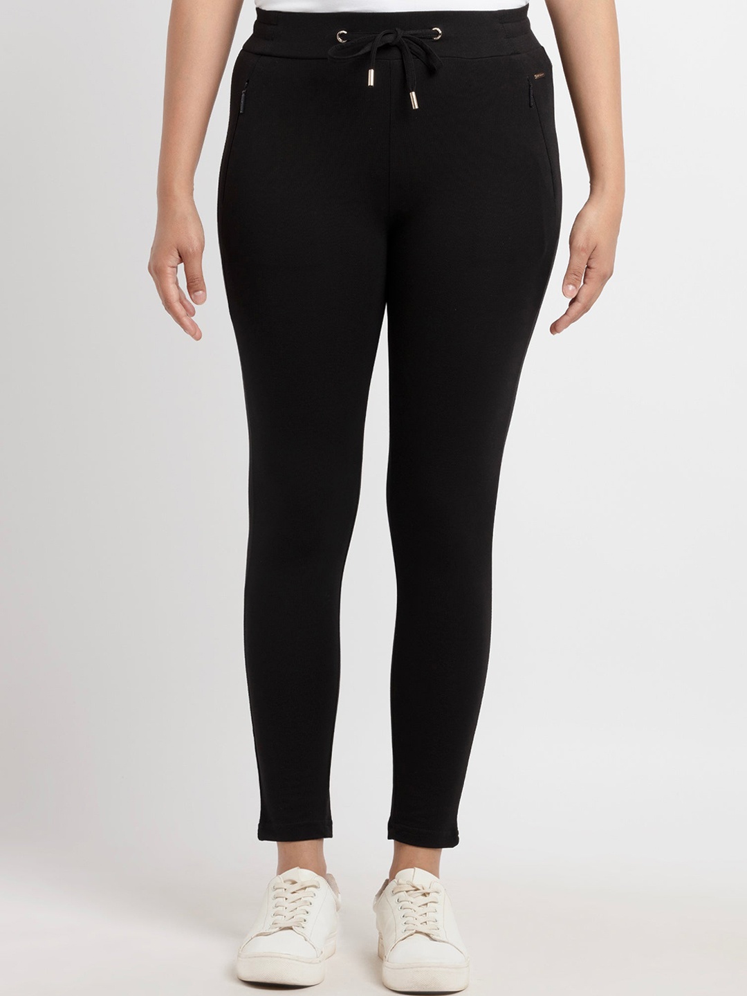 

Status Quo Women High-Rise Track Pant, Black