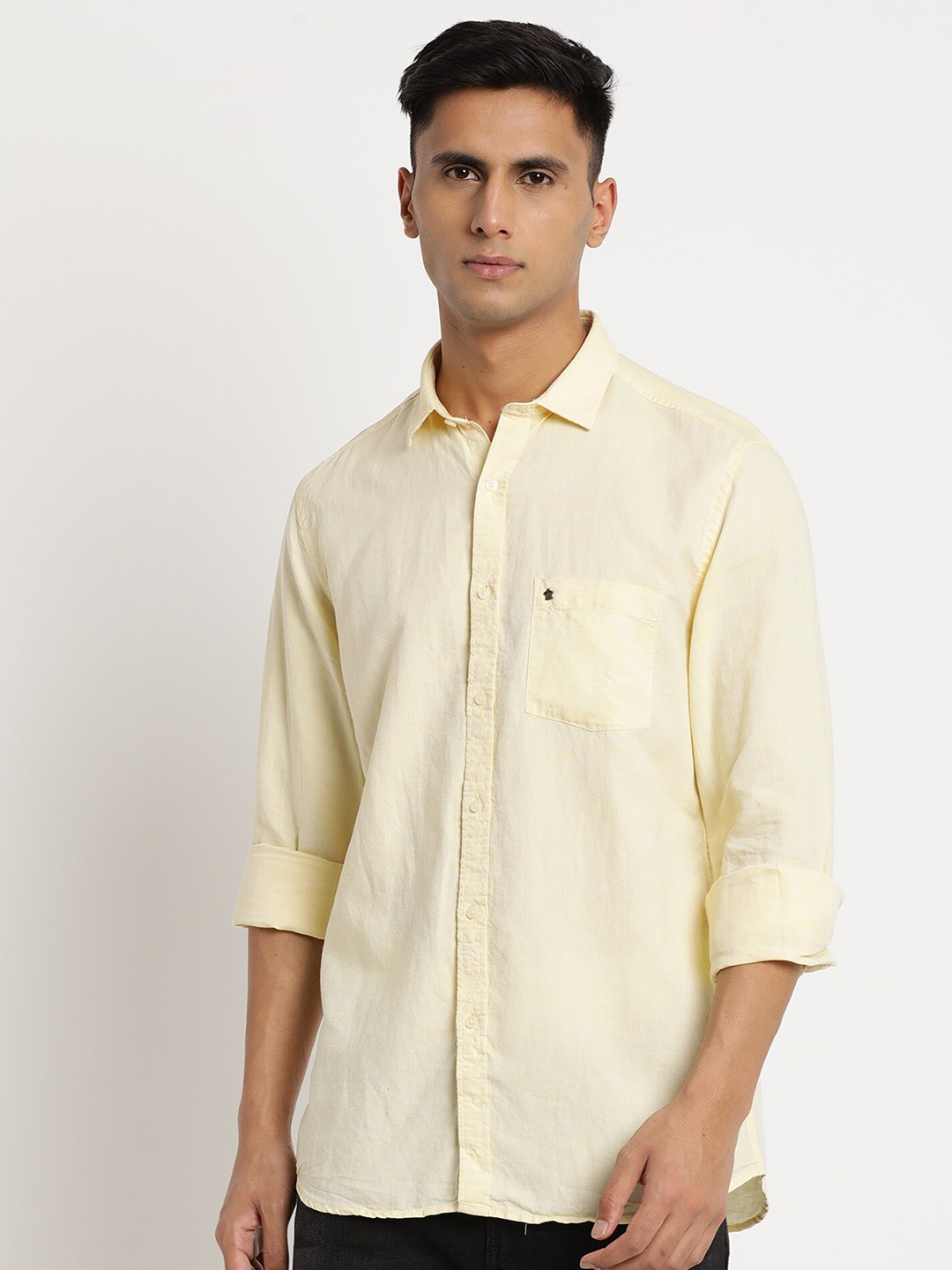 

Turtle Men Yellow Relaxed Slim Fit Casual Shirt