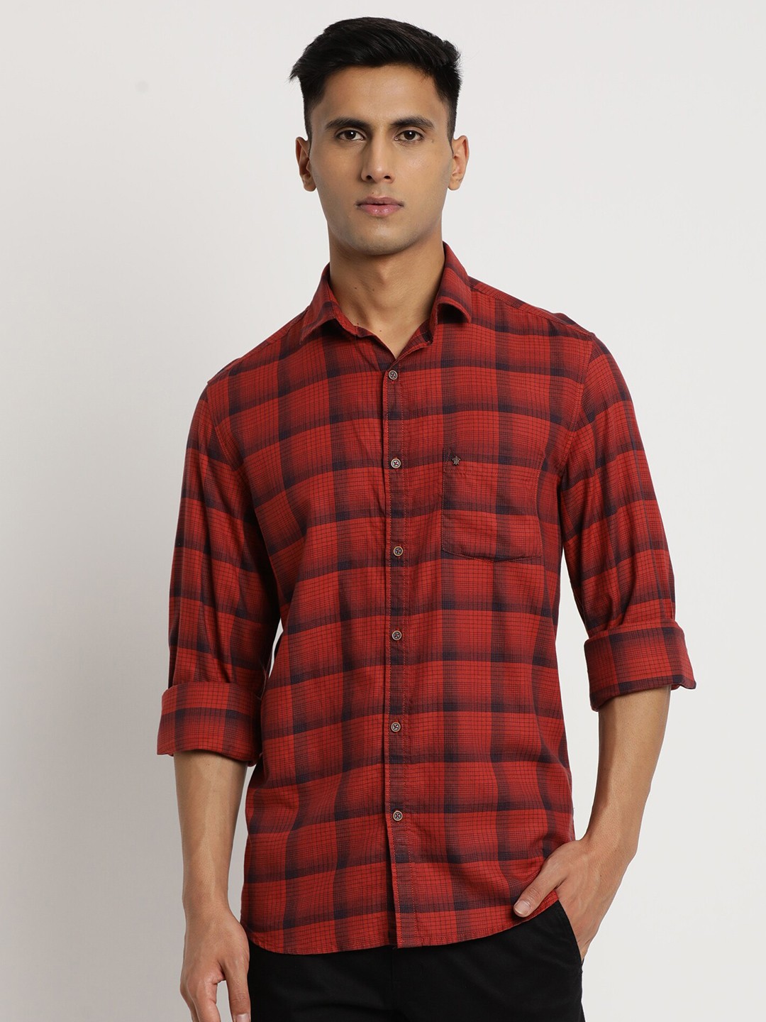 

Turtle Men Relaxed Slim Fit Checked Casual Shirt, Red