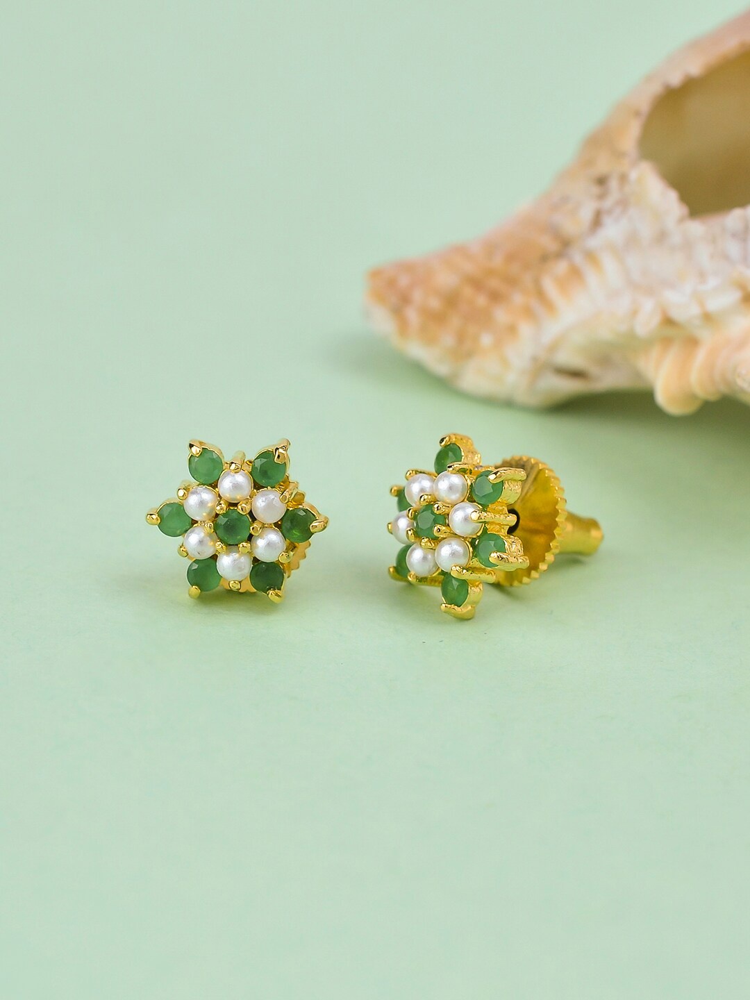 

Voylla Gold-Plated Floral Studs Earrings