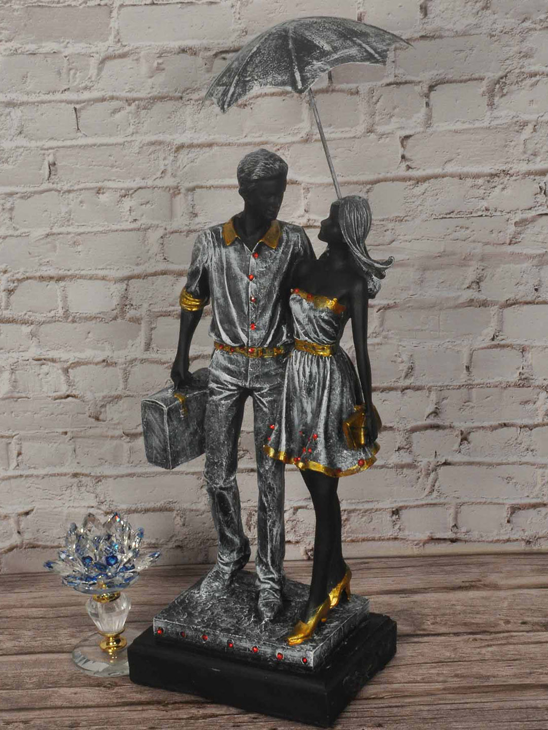 

SHREE KALA HOME DECOR Black Textured Couple Statue Travelling Showpieces