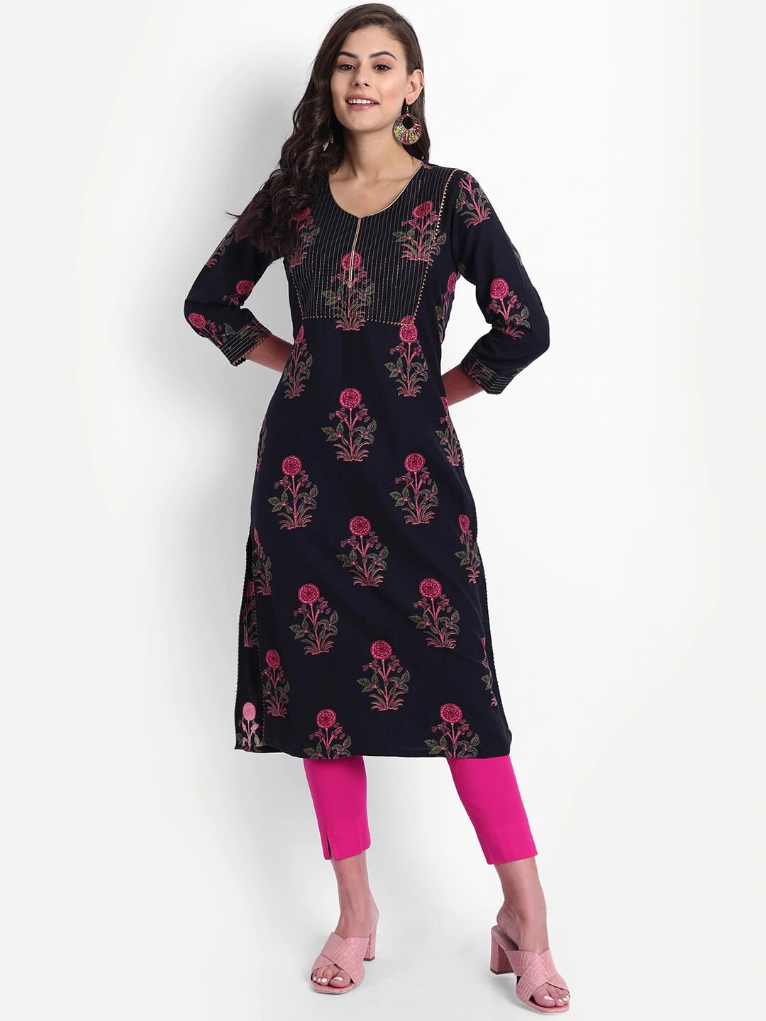 

fabGLOBAL Women Floral Printed Kurta, Navy blue