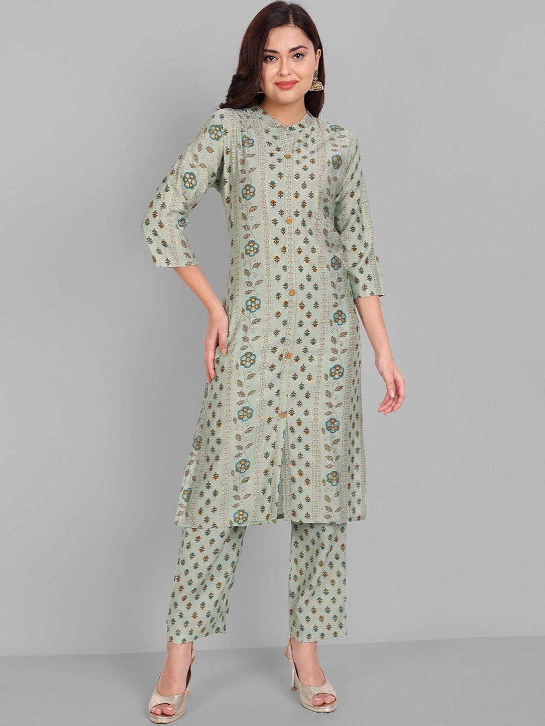 

SINGNI Women Floral Printed Pure Silk Kurta with Trousers, Grey