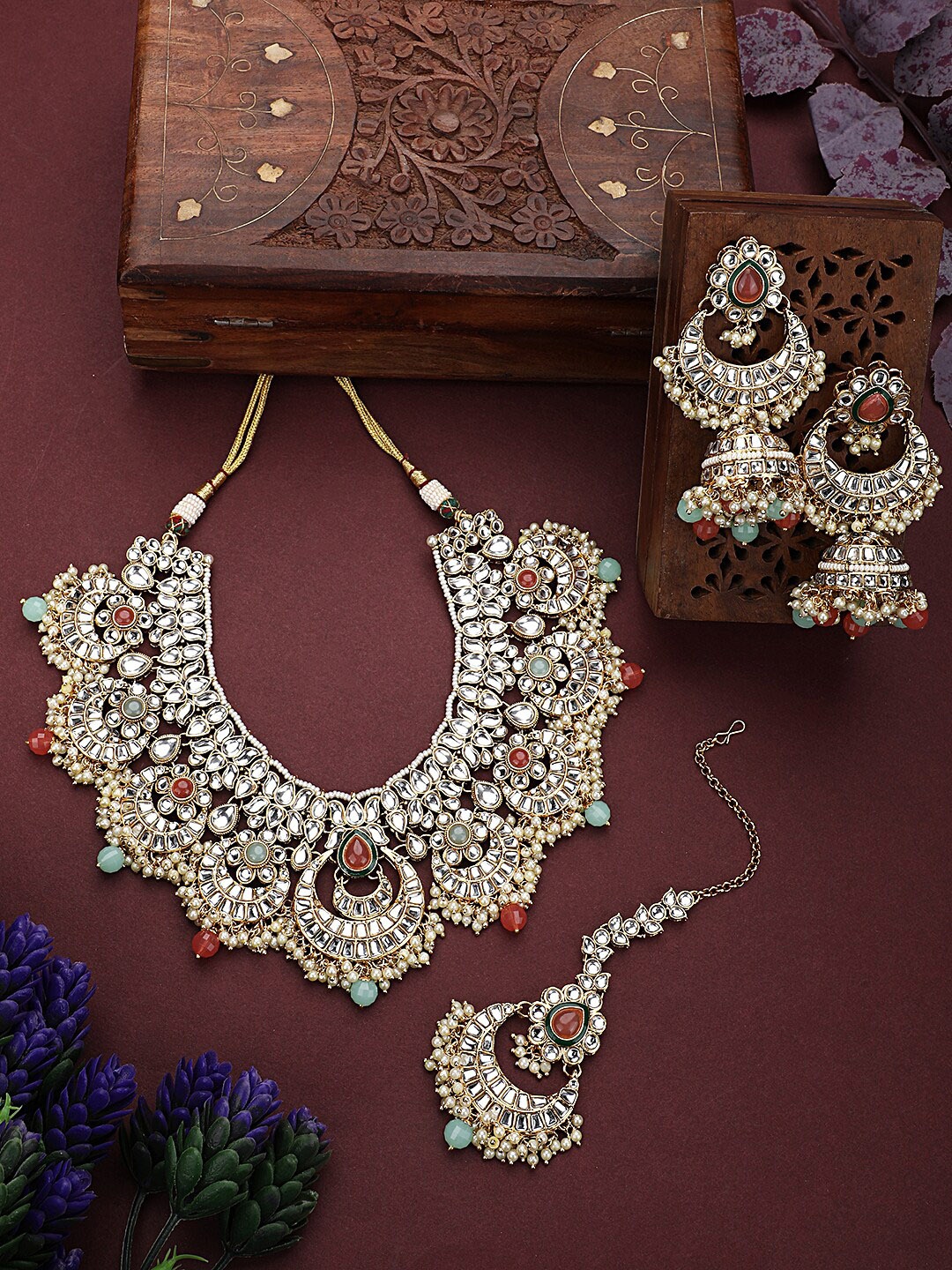 

ANIKAS CREATION Gold-Plated Kundan-Studded & Beaded Jewellery Set