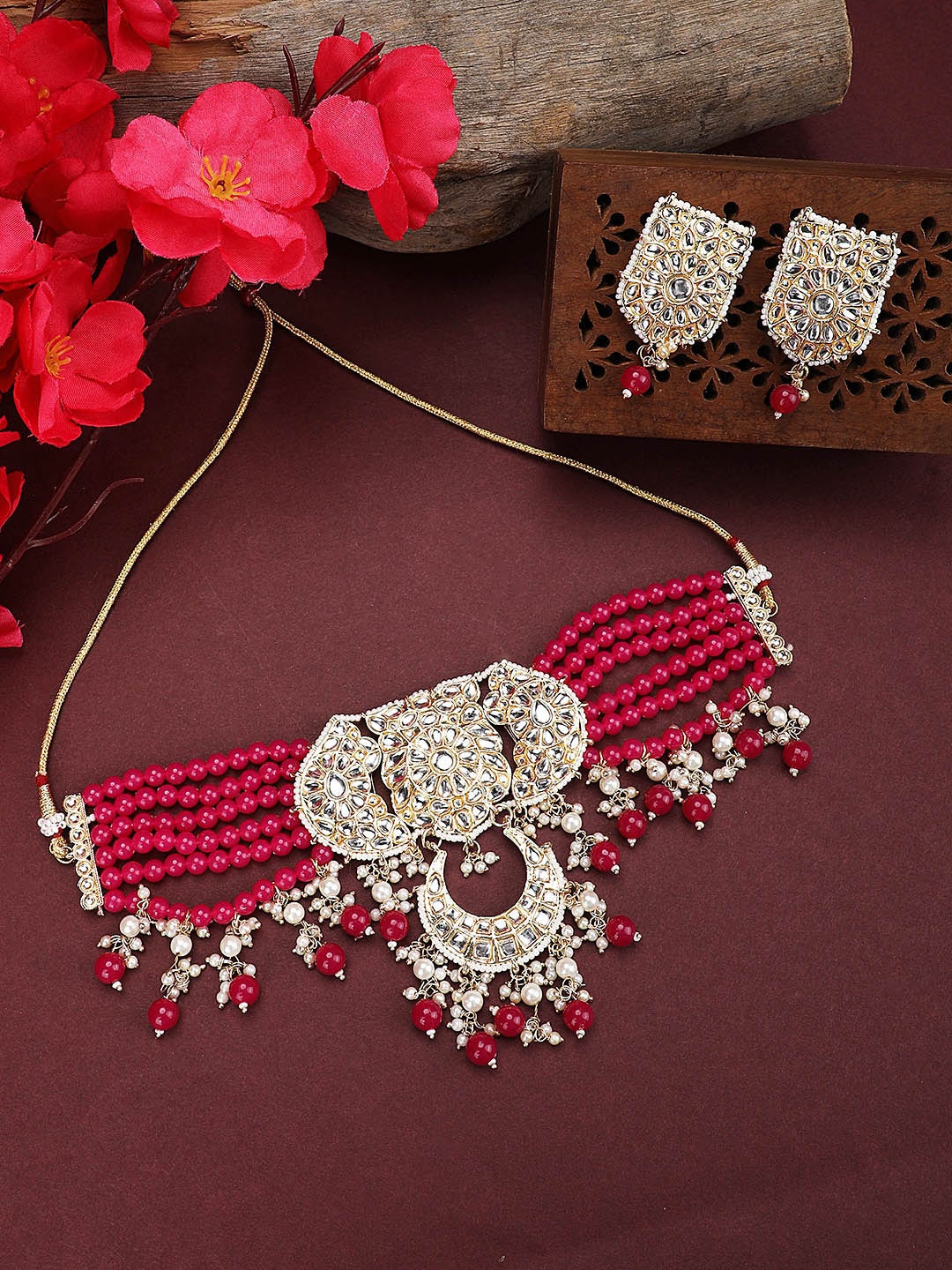 

ANIKAS CREATION Gold-Plated Kundan-Studded & Beaded Jewellery Set