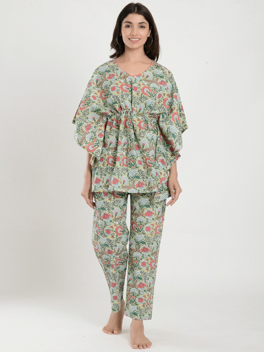 

Ikk Kudi by Seerat Floral Printed Pure Cotton Night suit, Green