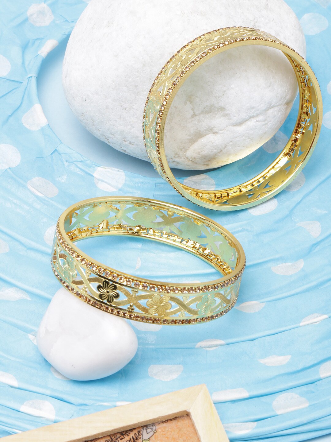 

DIVA WALK Set Of 2 Gold-Plated CZ Studded Bangle