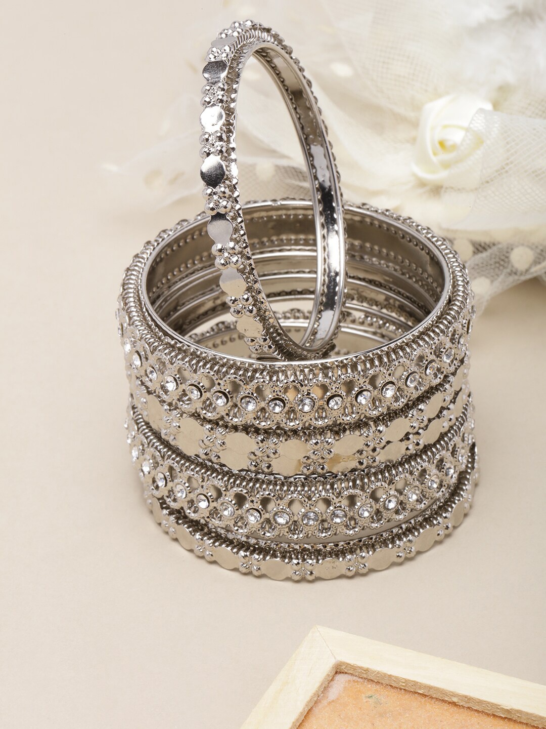 

DIVA WALK Set of 6 Brass Silver-Plated Bangles
