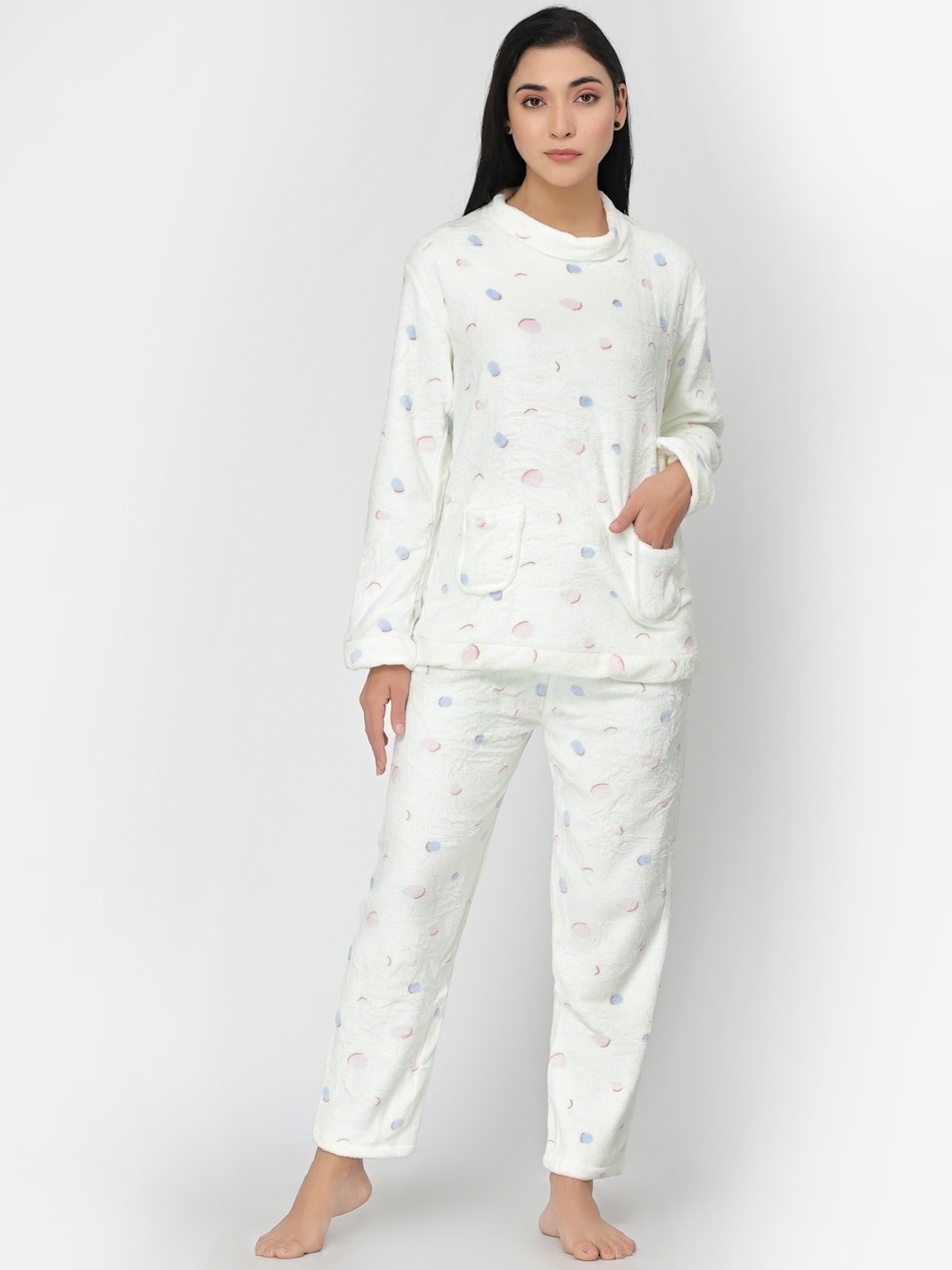 

KLOTTHE Abstract Printed Woolen Night suit, White