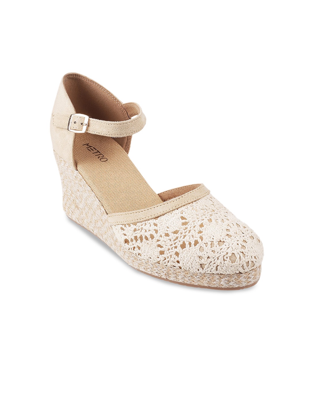 

Metro Wedge Pumps with Laser Cuts, Off white