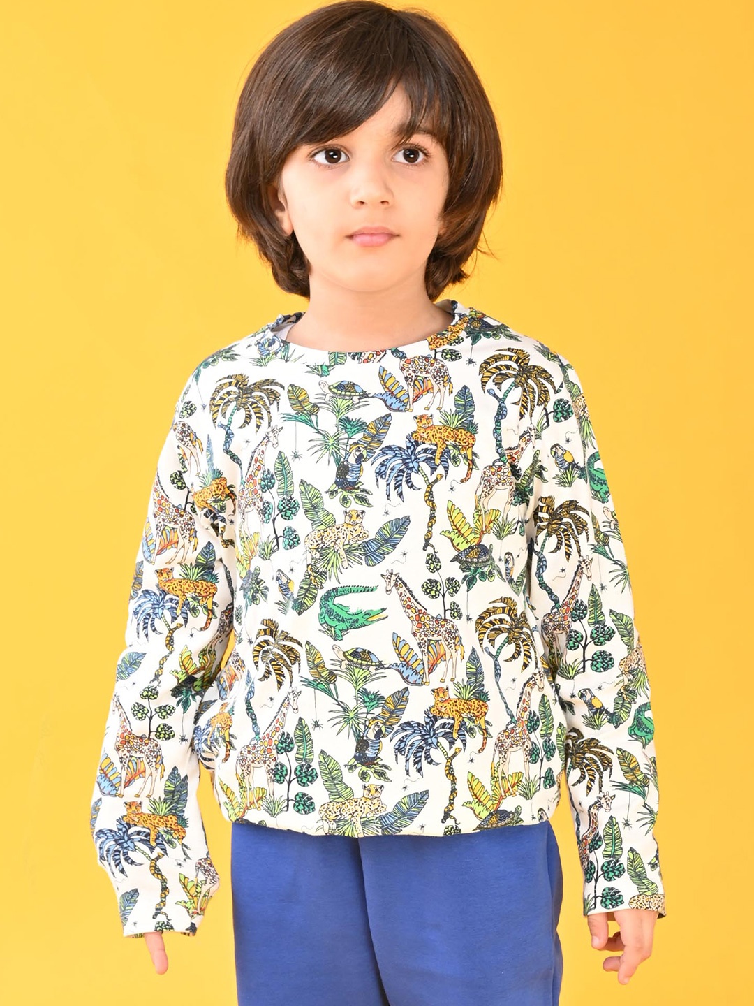 

Anthrilo Boys Printed T-shirt with Trousers, Off white