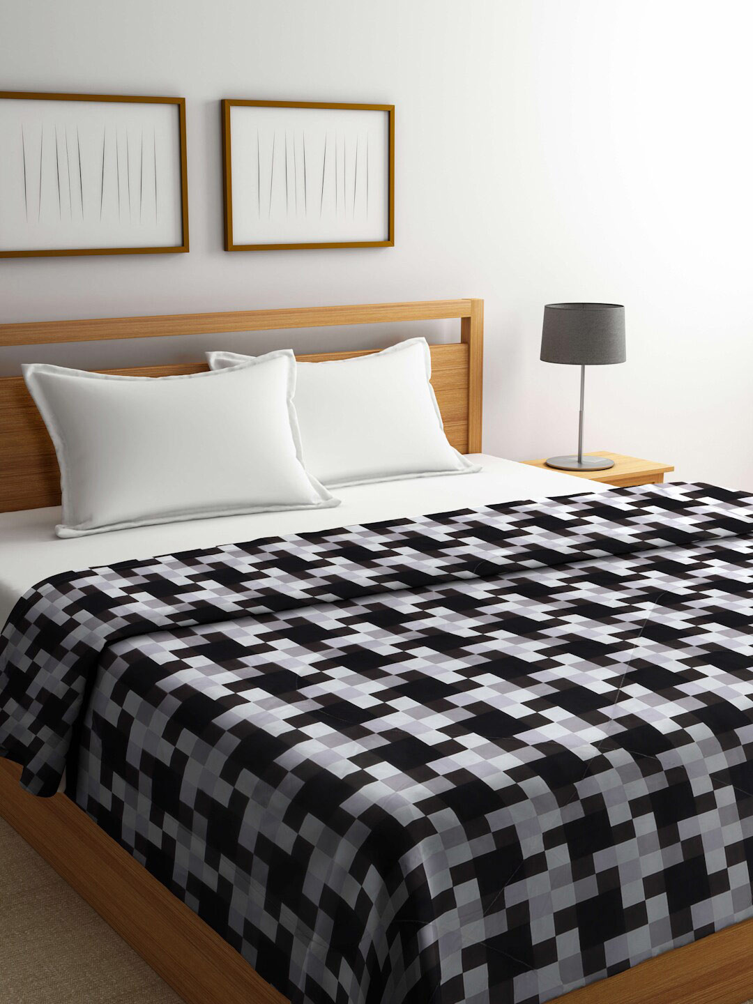 

Arrabi Black & White Geometric Mild Winter 450 GSM Double Bed Comforter