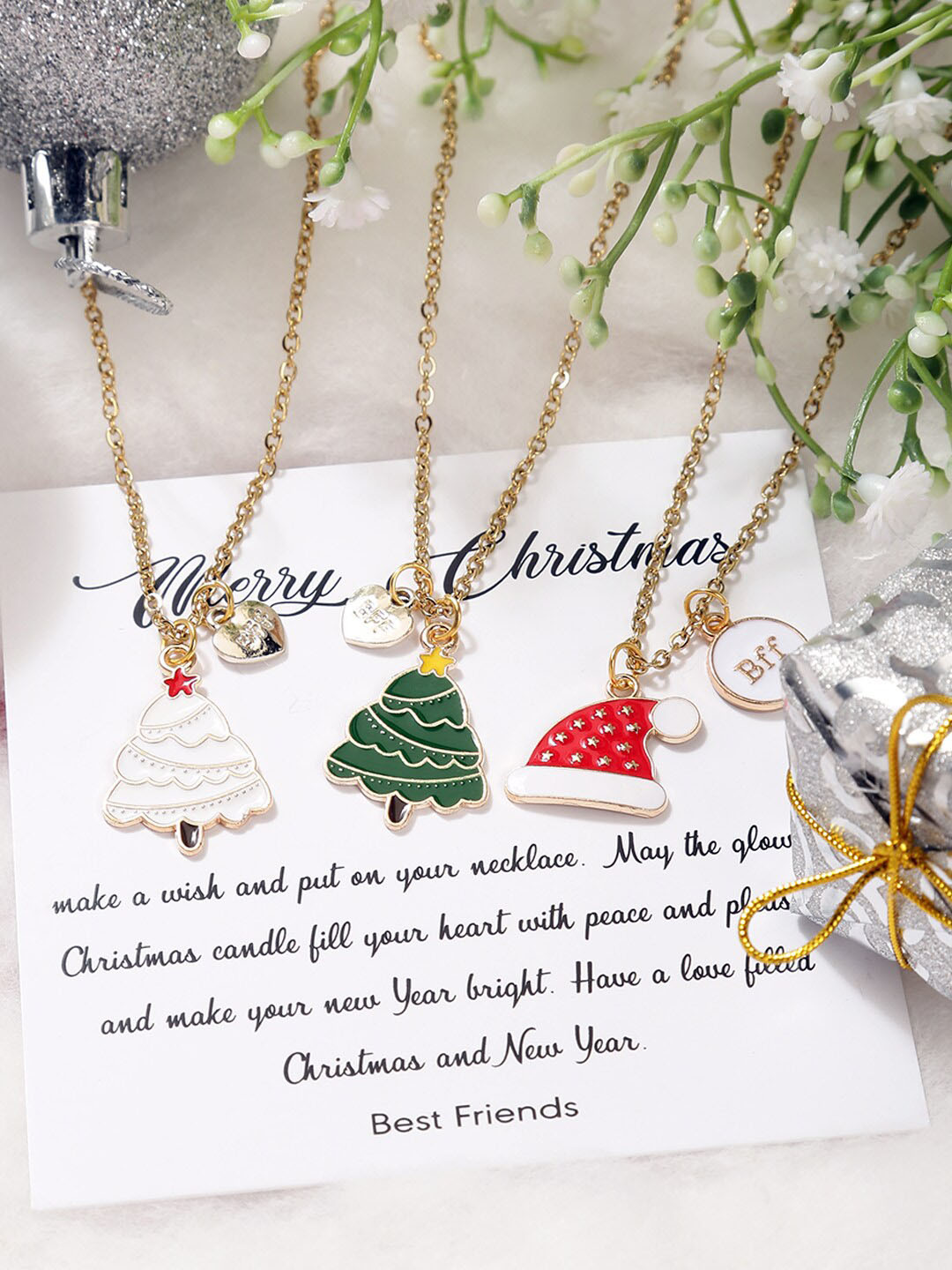 

EL REGALO Set of 3 Alloy Gold-Plated Christmas Necklace