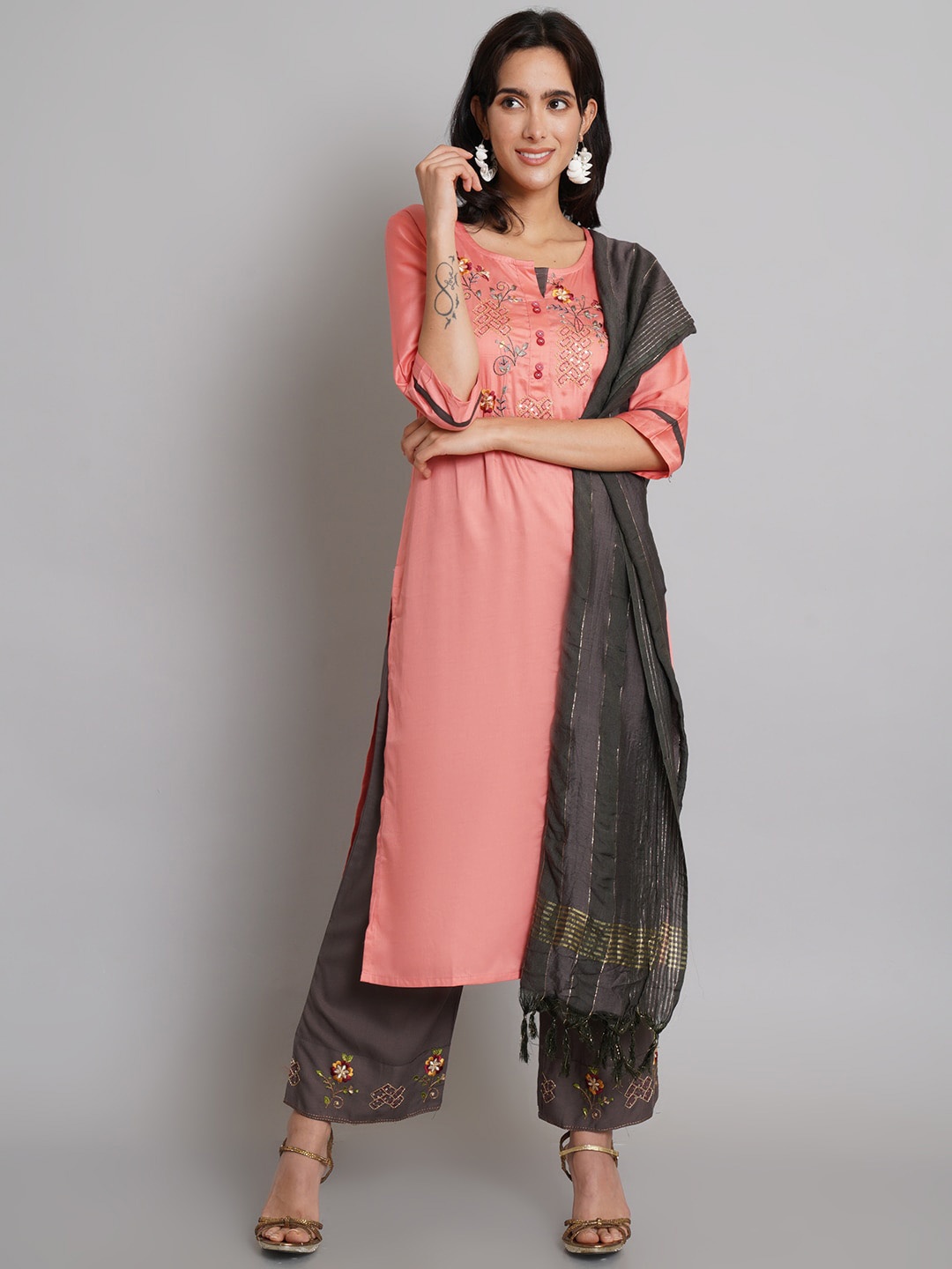 

Risirioutfit Women Ethnic Motifs Embroidered Kurta with Palazzos & With Dupatta, Pink