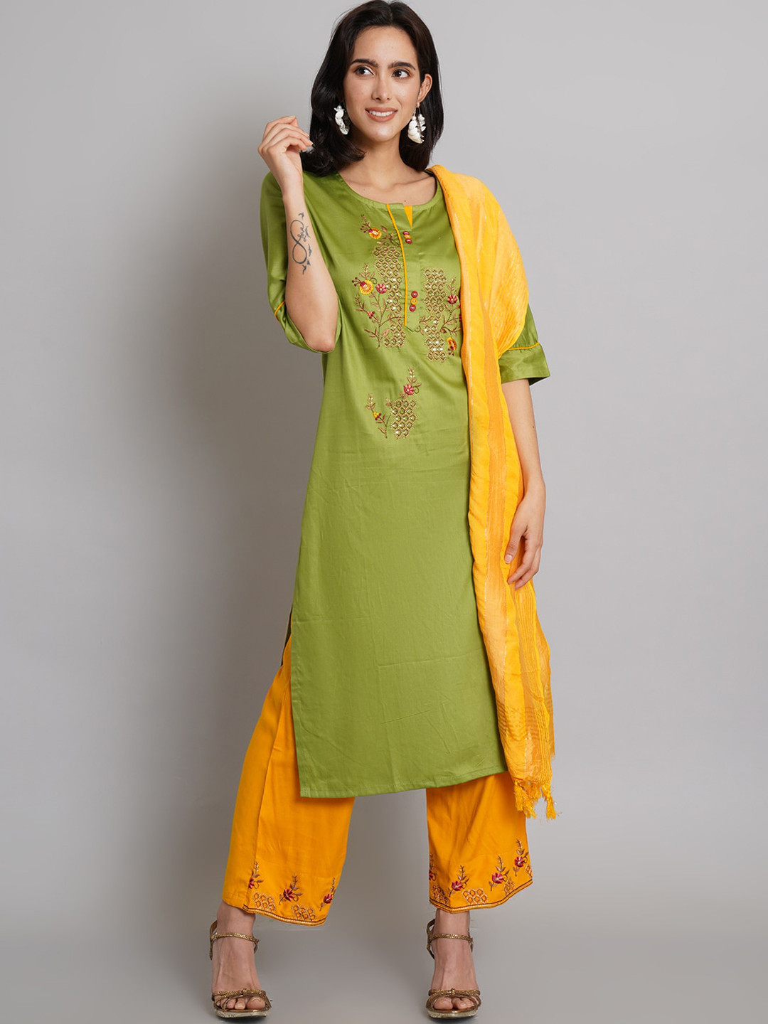 

Risirioutfit Women Ethnic Motifs Embroidered Kurta with Palazzos & With Dupatta, Green