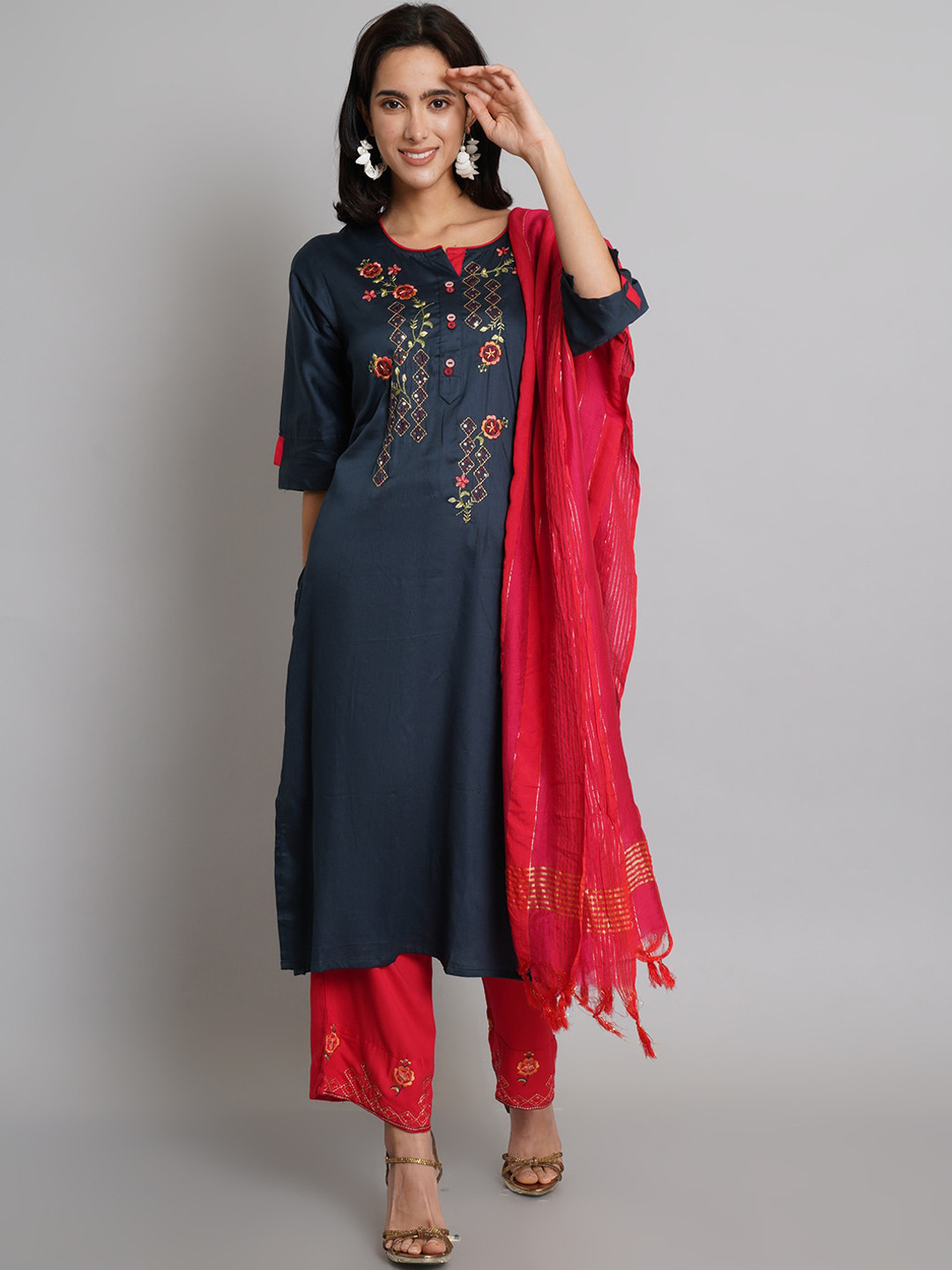 

Risirioutfit Women Ethnic Motifs Embroidered Kurta with Palazzos & With Dupatta, Teal