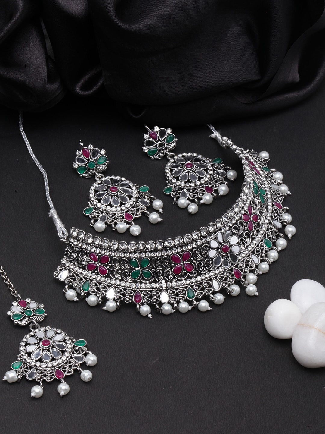 

DIVA WALK Silver-Plated Stone-Studded & Pearl Beaded Jewellery Set