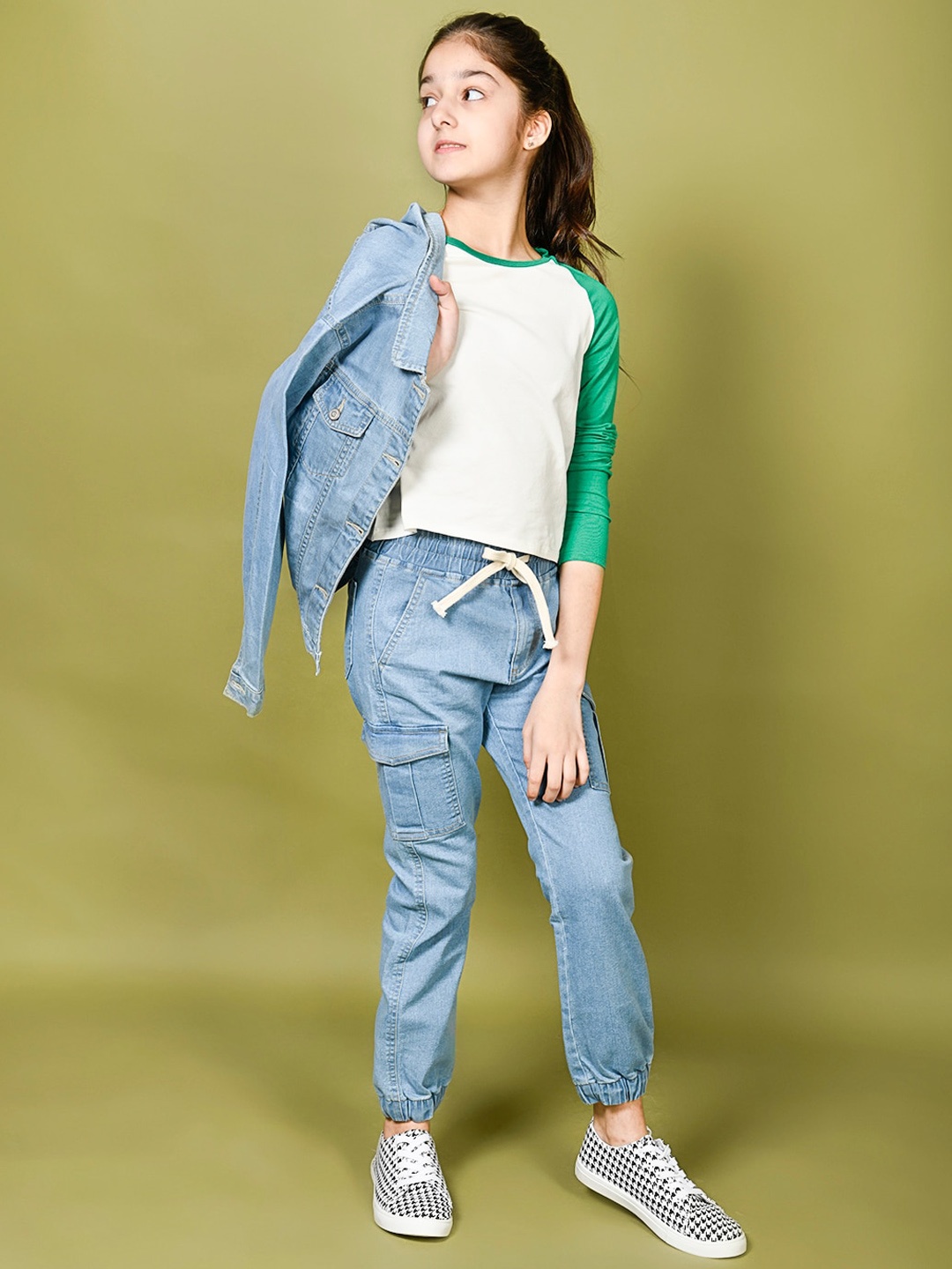 

LilPicks Girls Low Distress Light Fade Jeans, Blue