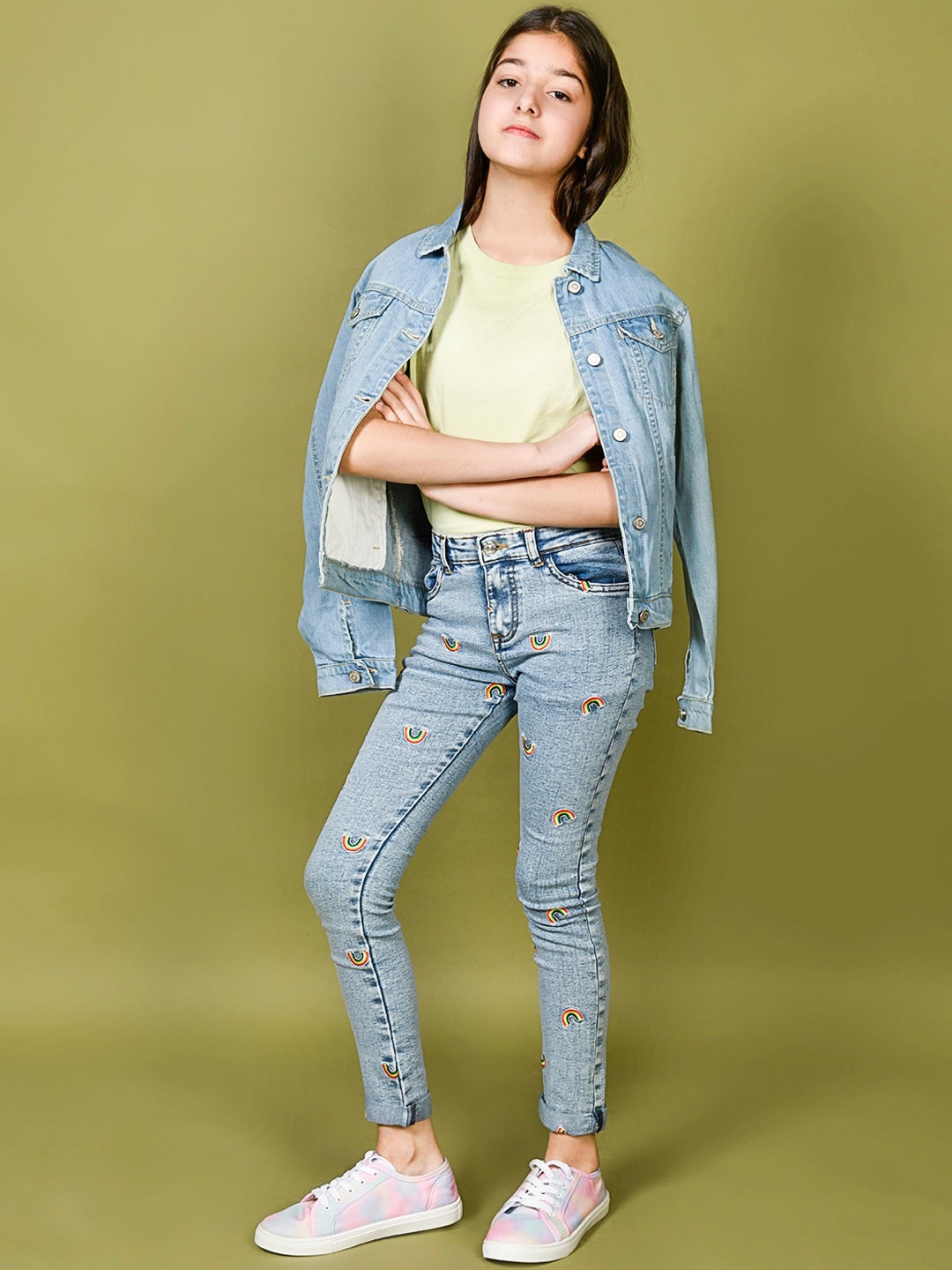 

LilPicks Girls Mildly Distressed Light Fade Jeans, Blue