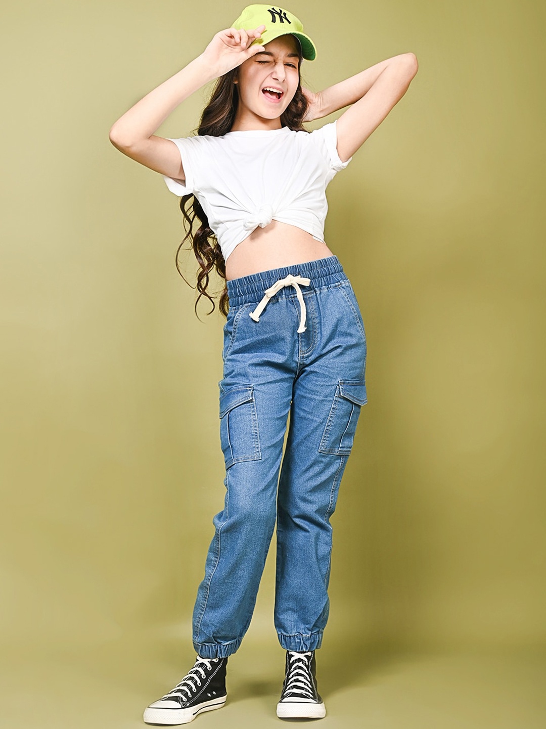 

LilPicks Girls Blue Jogger Mildly Distressed Light Fade Jeans