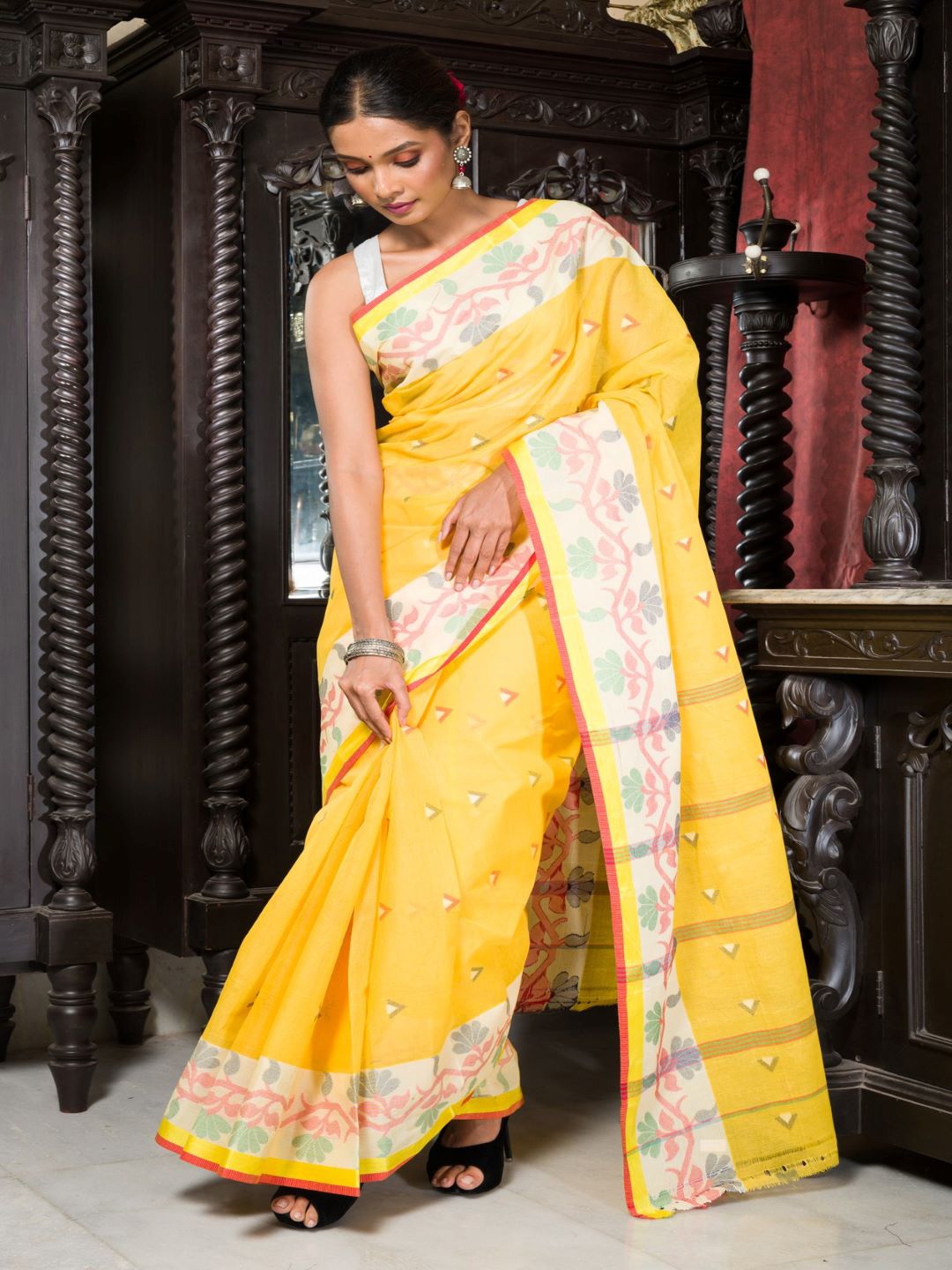 

HERE&NOW Woven Design Pure Cotton Taant Saree, Gold