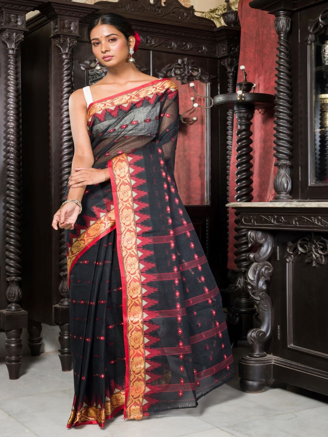 

HERE&NOW Woven Design Zari Pure Cotton Taant Saree, Black