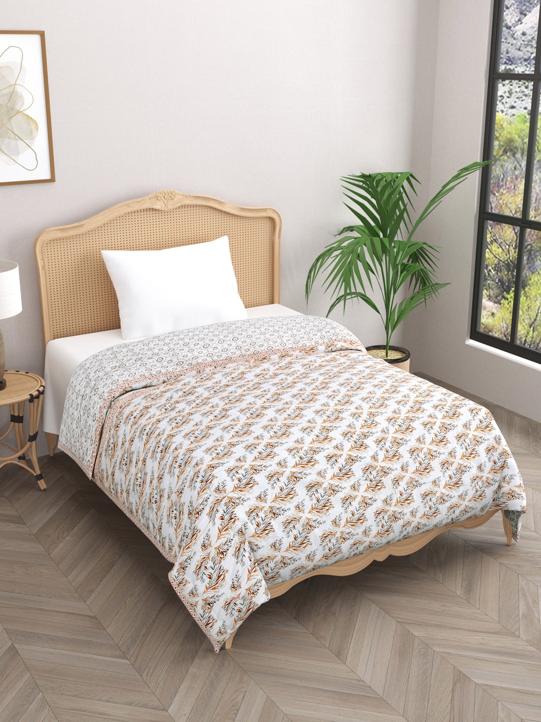 

Gulaab Jaipur White & Red Geometric Mild Winter Cotton 500 GSM Single Bed Quilt