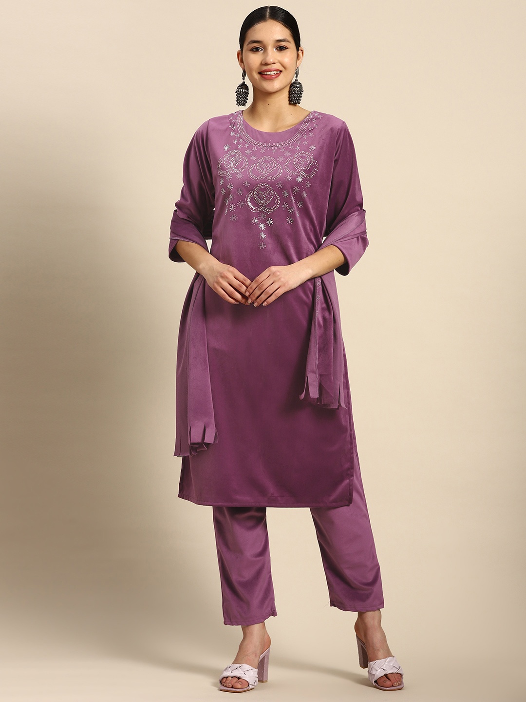 

Saadgi Women Embroidered Beads & Stones Velvet Kurta With Trousers & With Dupatta, Purple