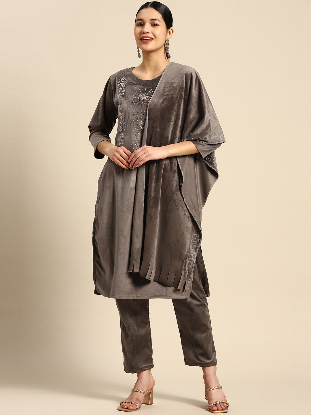 

Saadgi Women Embroidered Beads & Stones Velvet Kurta With Trousers & With Dupatta, Grey