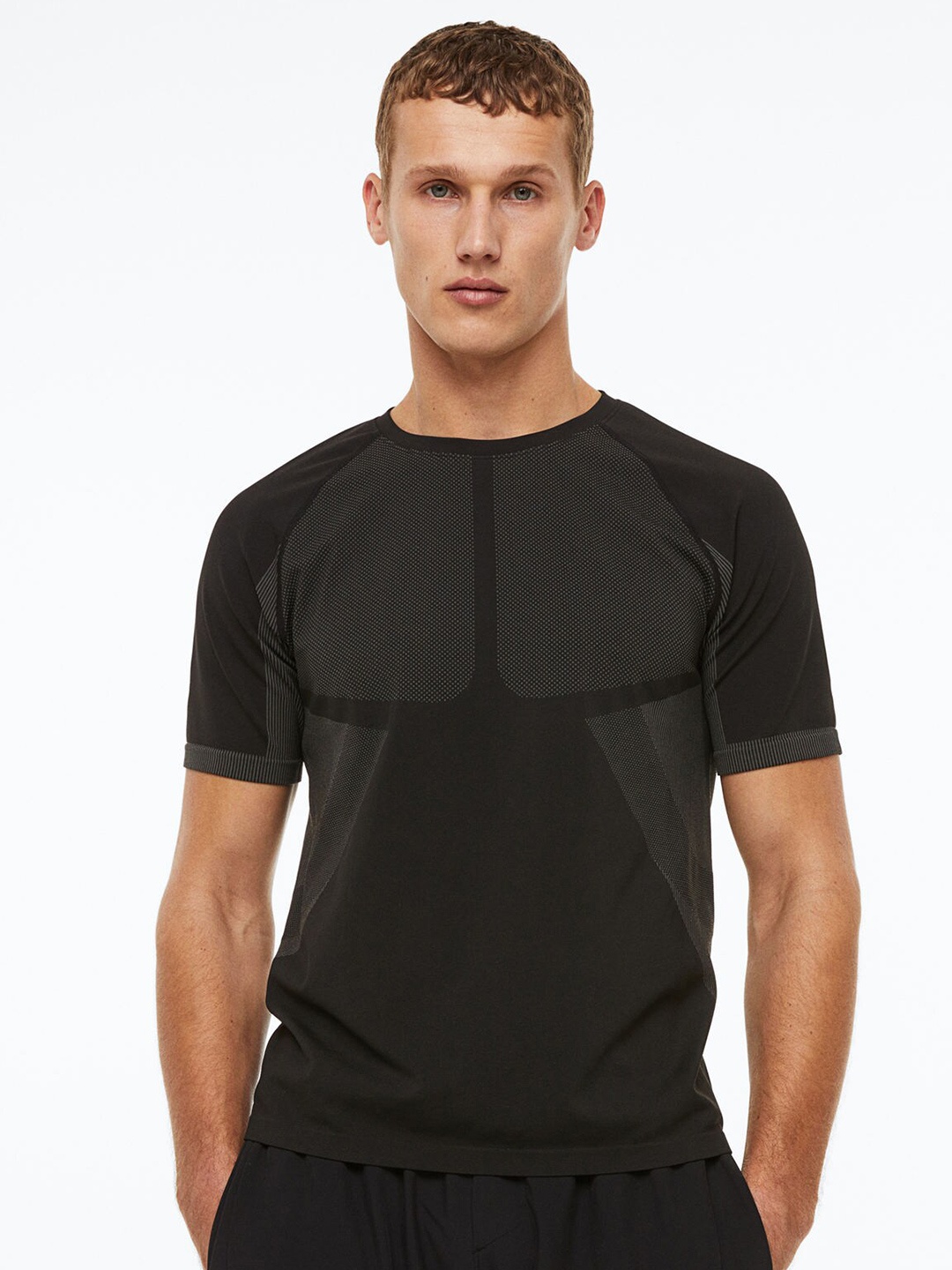 

H&M Men Seamless Sports Top in DryMove, Black