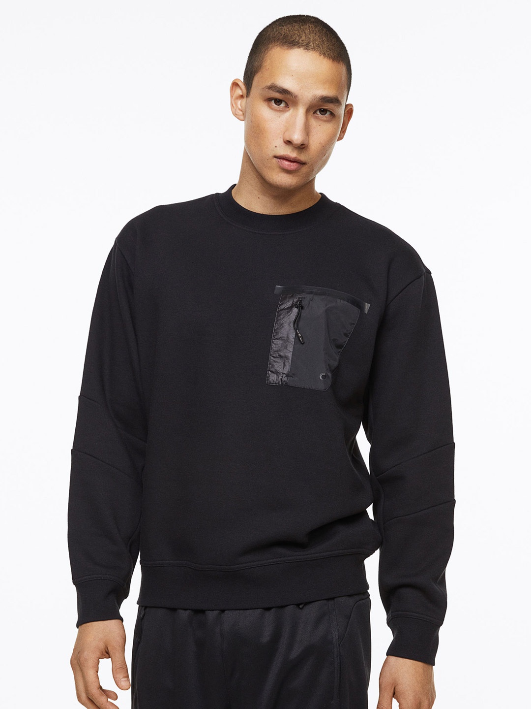 

H&M Men Oversized Sports Sweatshirt in DryMove, Black