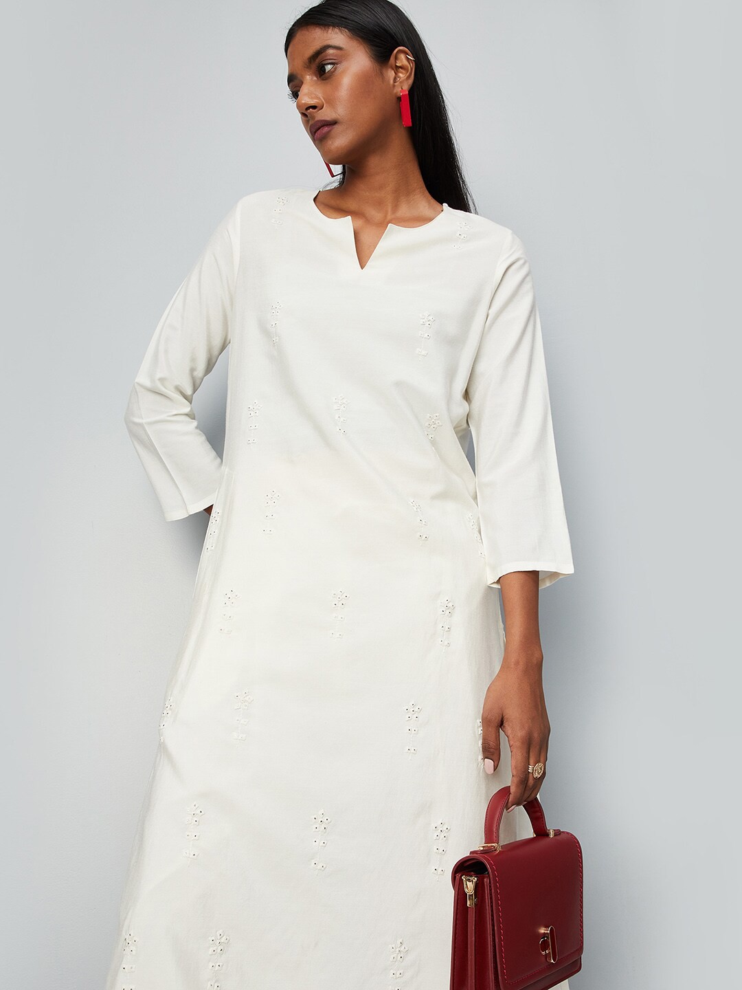 

max Monochrome V-Neck Kurta, Off white