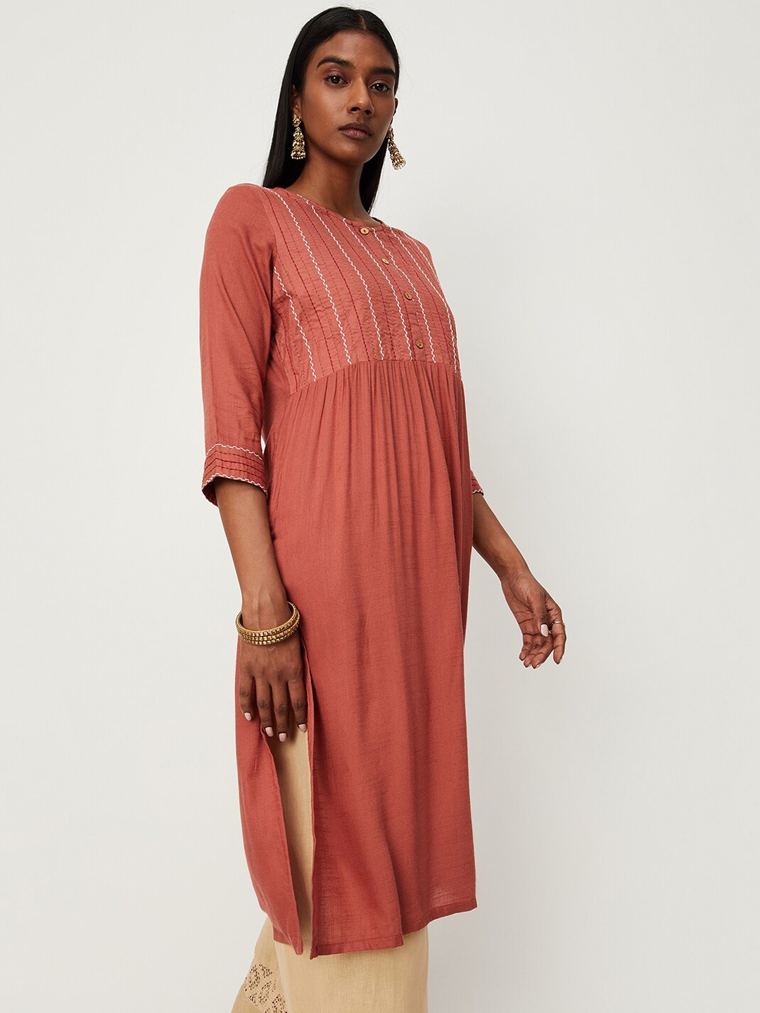 

max Yoke Design Thread Work Kurta, Brown