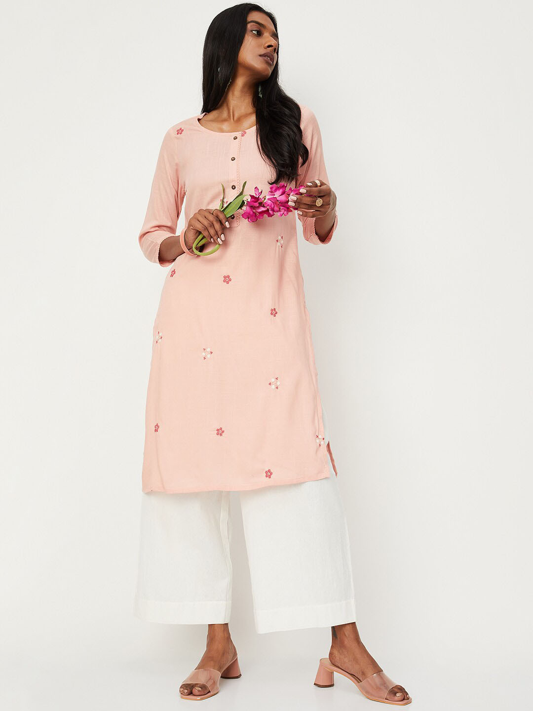 

max Floral Embroidered Regular Straight Kurta, Peach