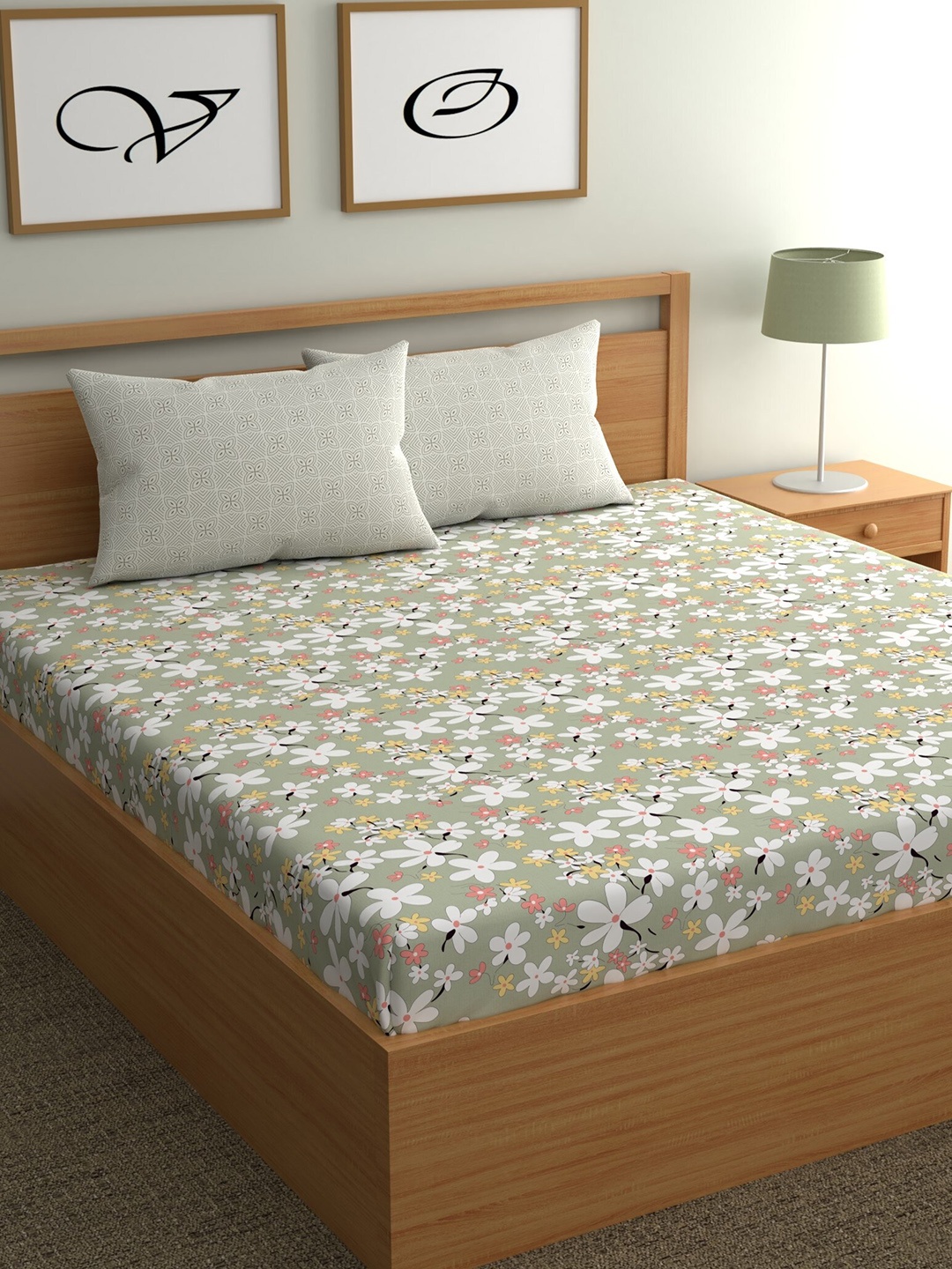 

CHHAVI INDIA Grey & White Floral Ultra Soft 210 TC King Bedsheet with 2 Pillow Covers