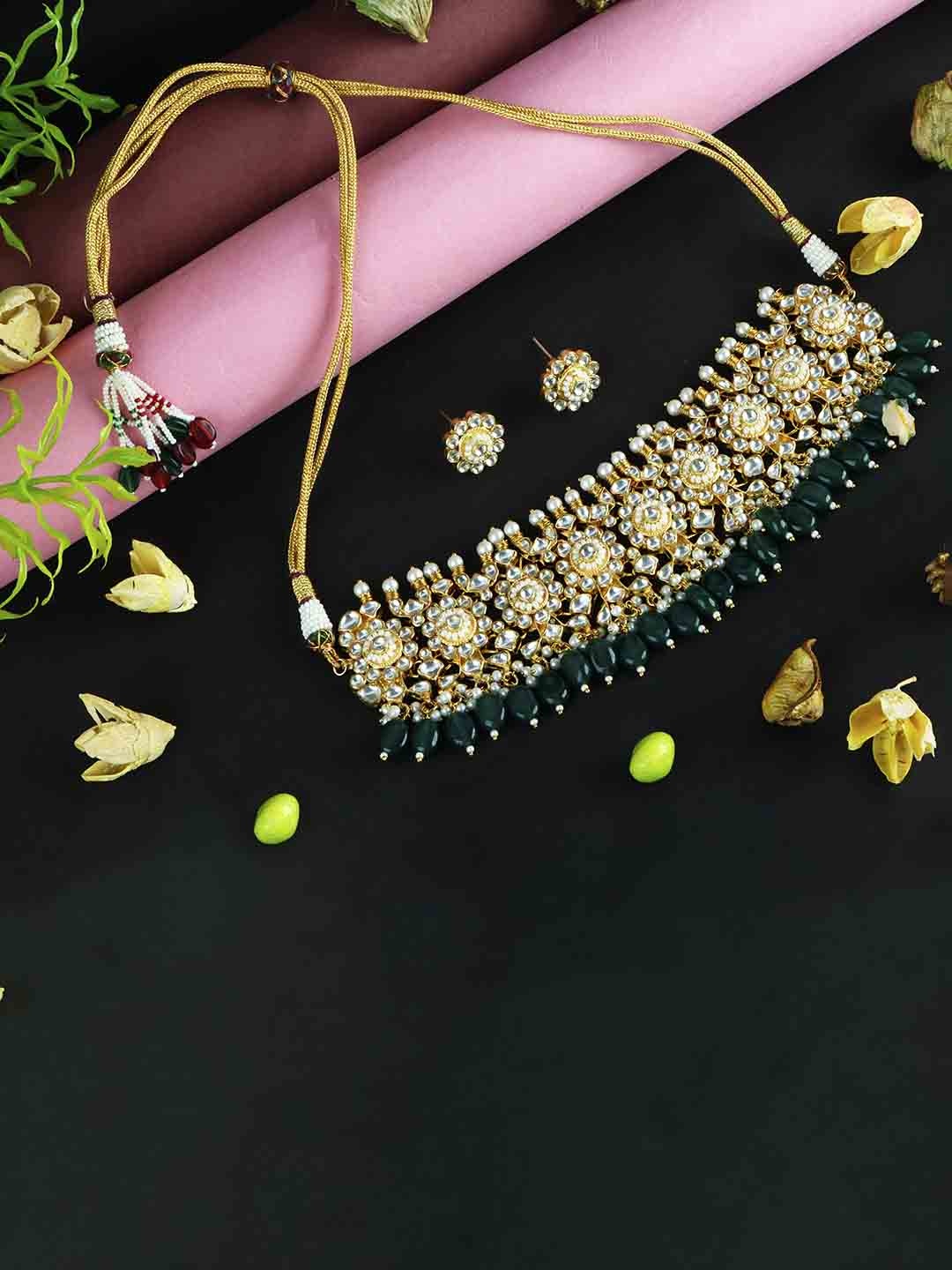 

AURAA TRENDS Gold-Plated Kundan Studded Jewellery Set, Green