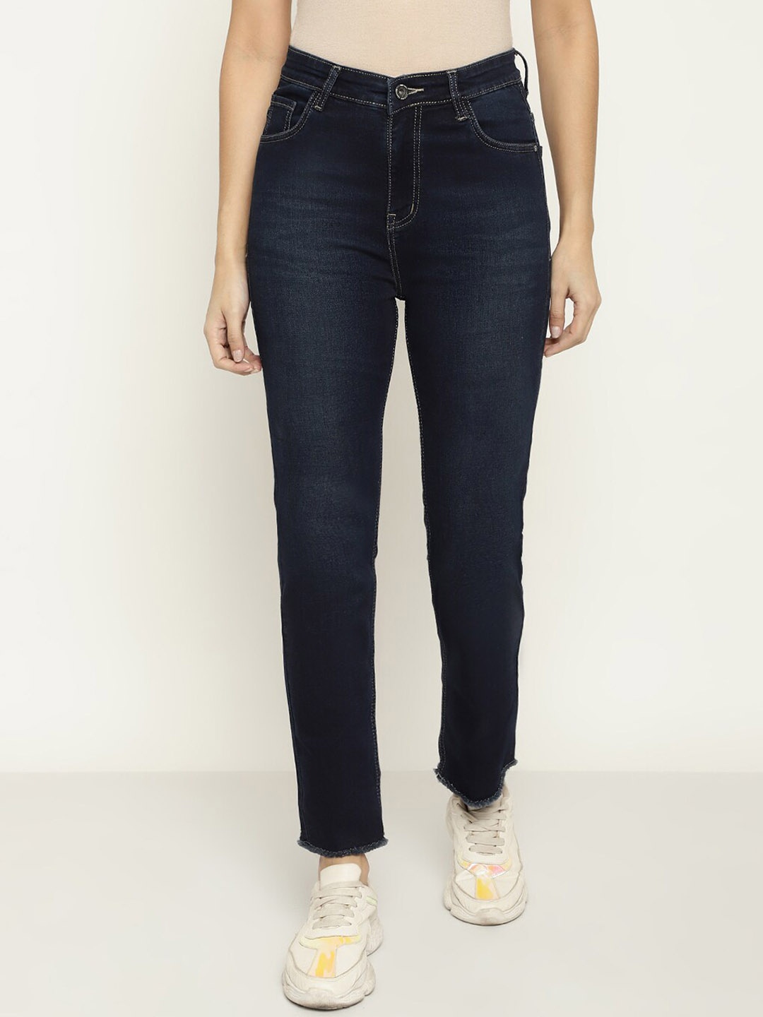 

METTLE Women Blue Mildly Distressed Stretchable Cotton Jeans