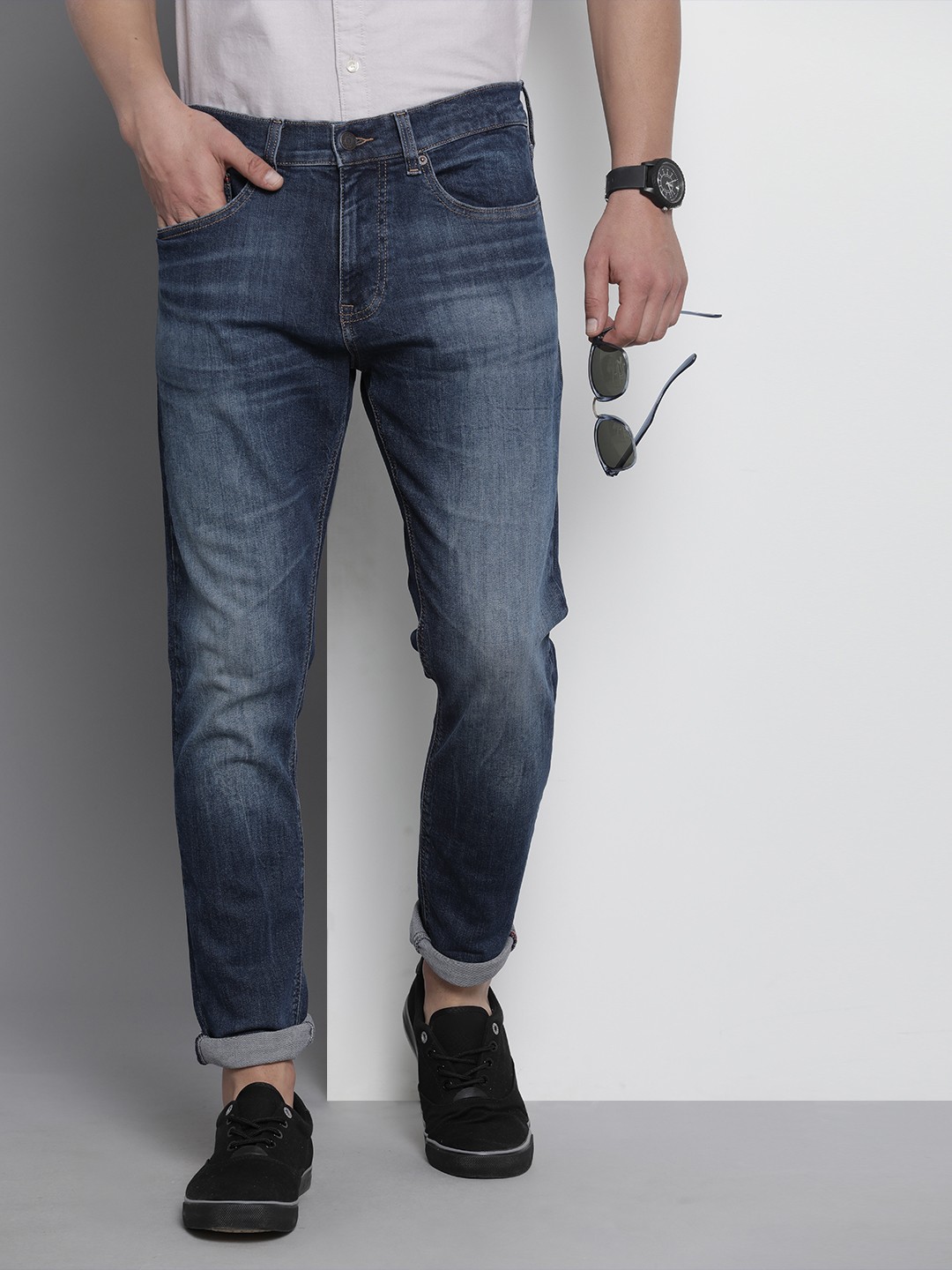 

Tommy Hilfiger Men Tapered Fit Heavy Fade Stretchable Jeans, Blue